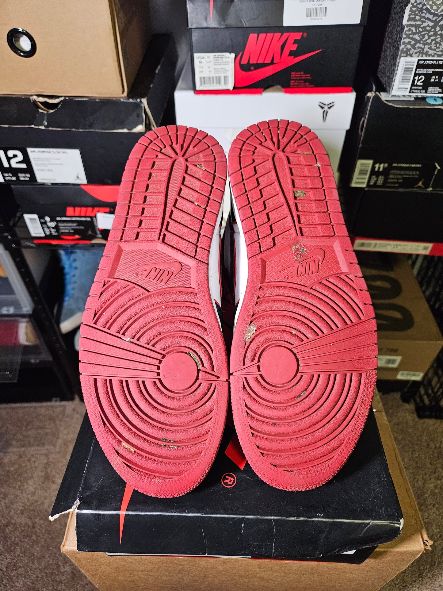 Size 9 - AJ 1 Retro High OG Bloodline 2019