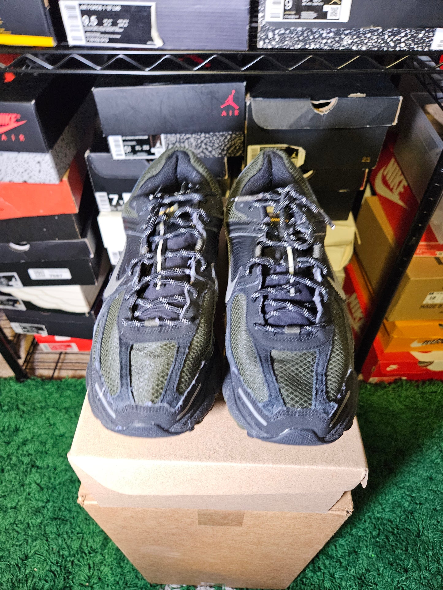 Size 10.5 - Air Zoom Vomero 5 Black Sequoia