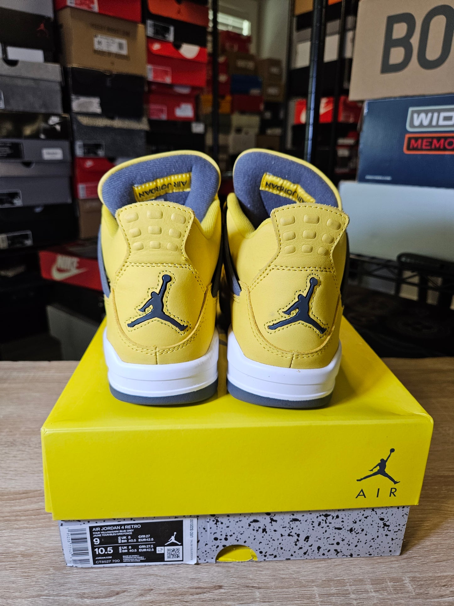 Size 9 - Jordan 4 Retro Mid Lightning