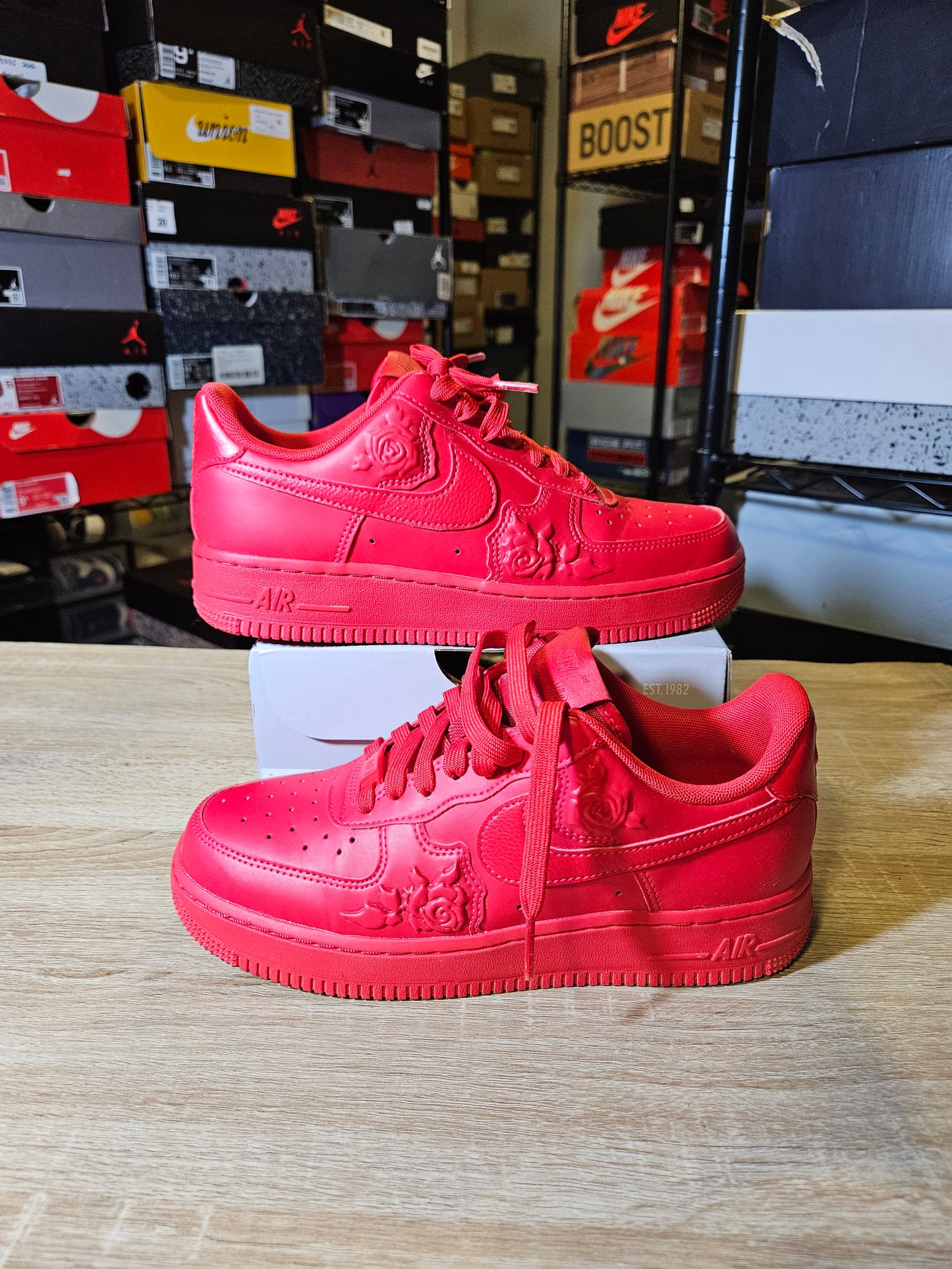 Size 7W/5.5M - Air Force 1 '07 Red Roses