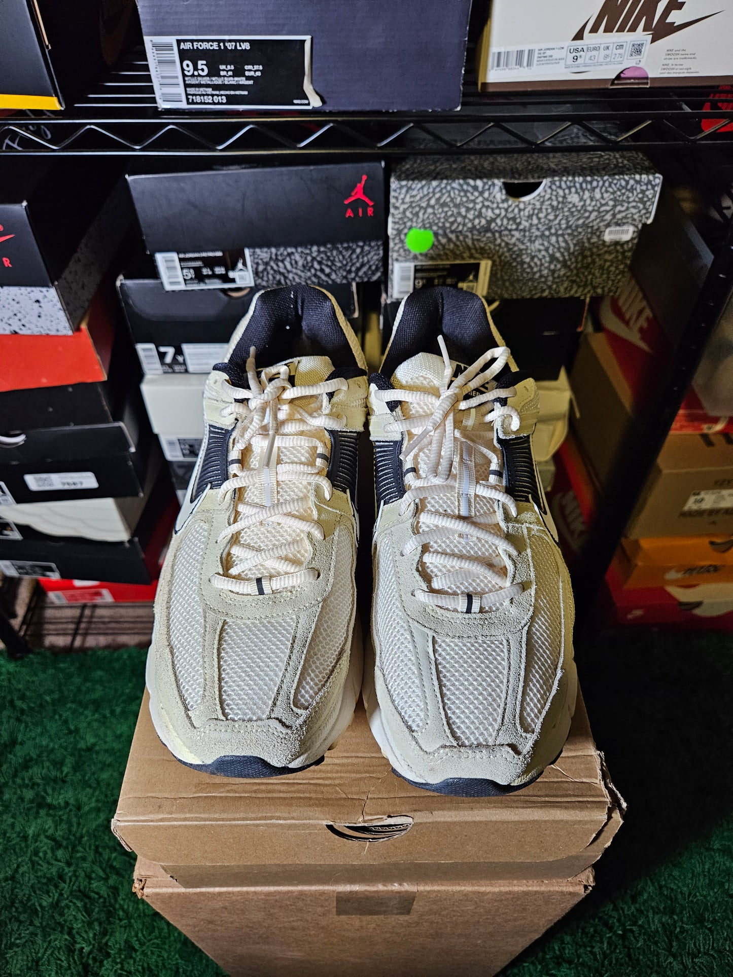 Size 10.5 - Air Zoom Vomero 5 Alabaster Black