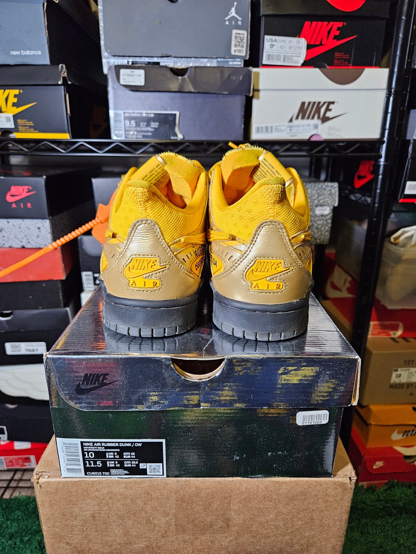 Size 10 - Off-White x Air Rubber Dunk University Gold