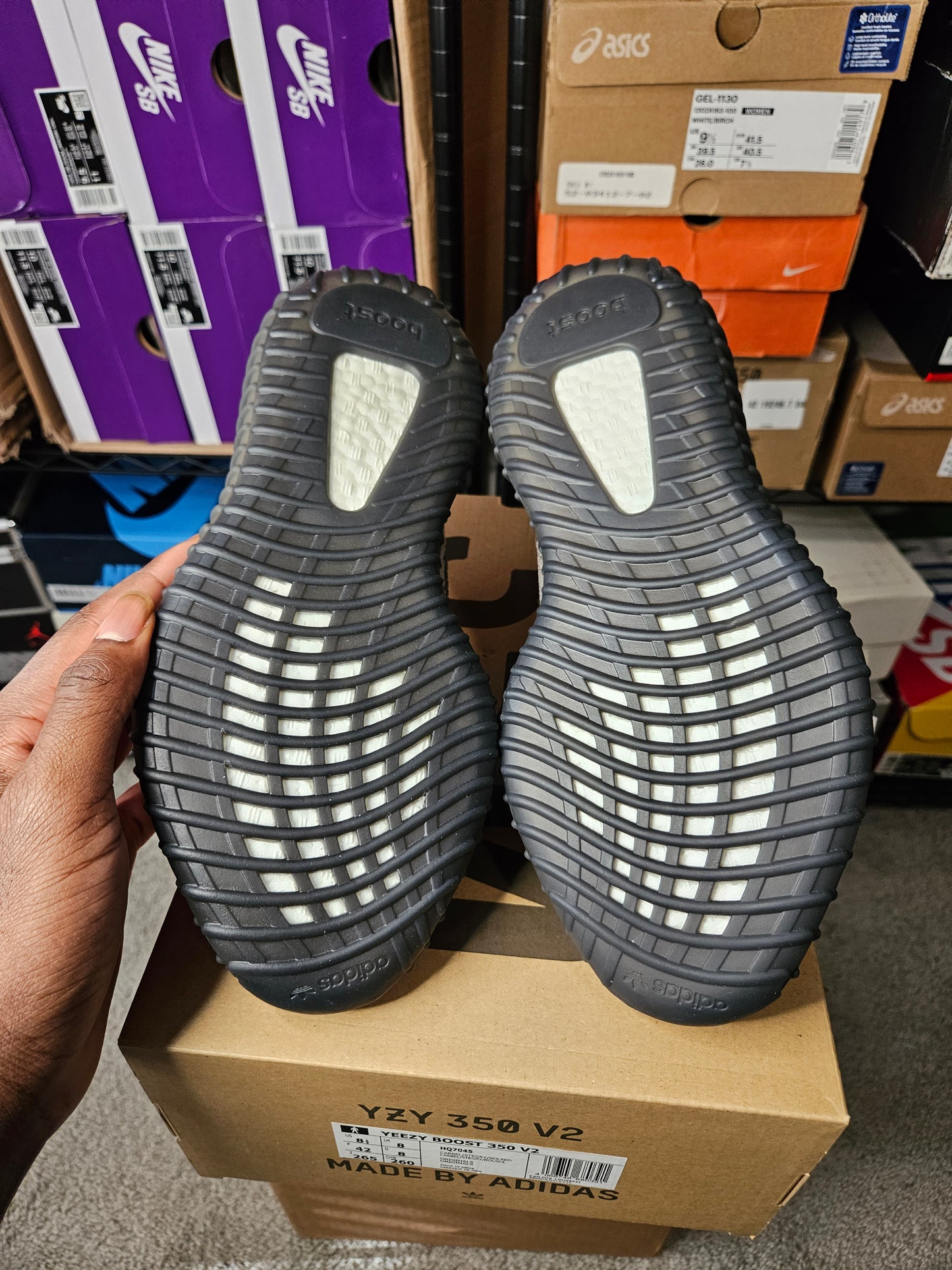 Size 8.5 - YZY 350 V2 Low Carbon Beluga