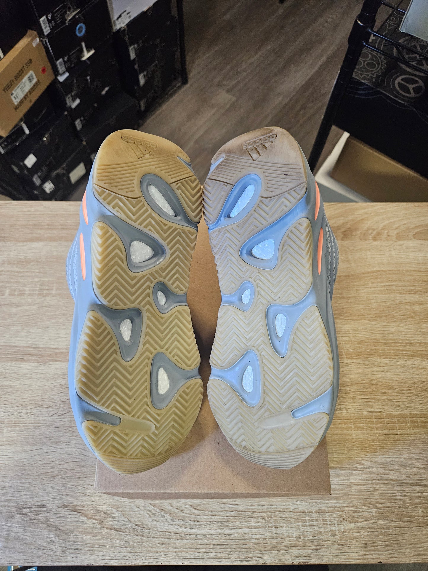 Size 10.5 - YZY 700 V2 Inertia