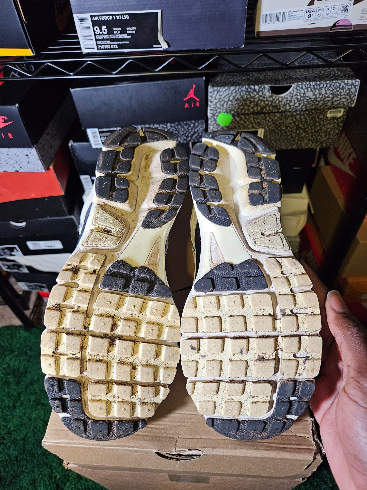 Size 10.5 - Air Zoom Vomero 5 Alabaster Black