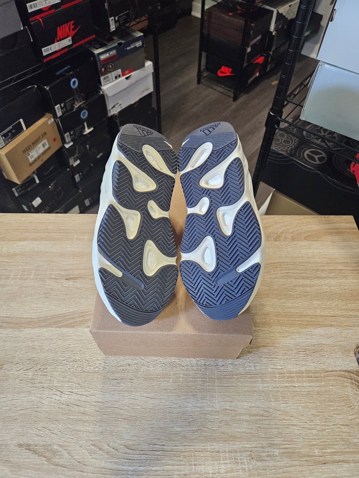 Size 10 - YZY 700 Low Analog