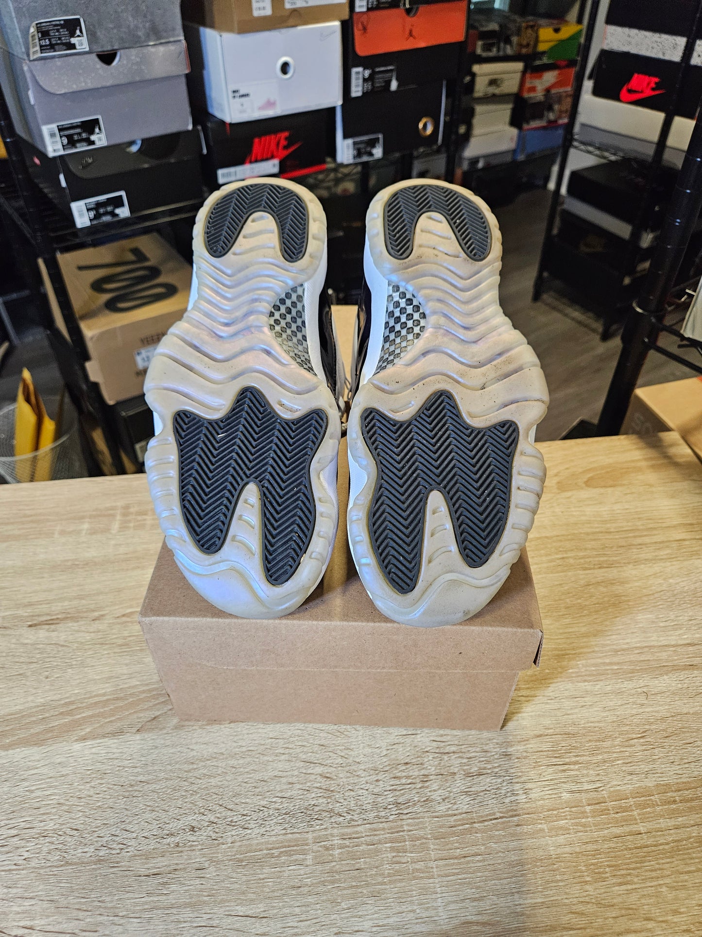Size 10 - AJ 11 Retro Low Emerald