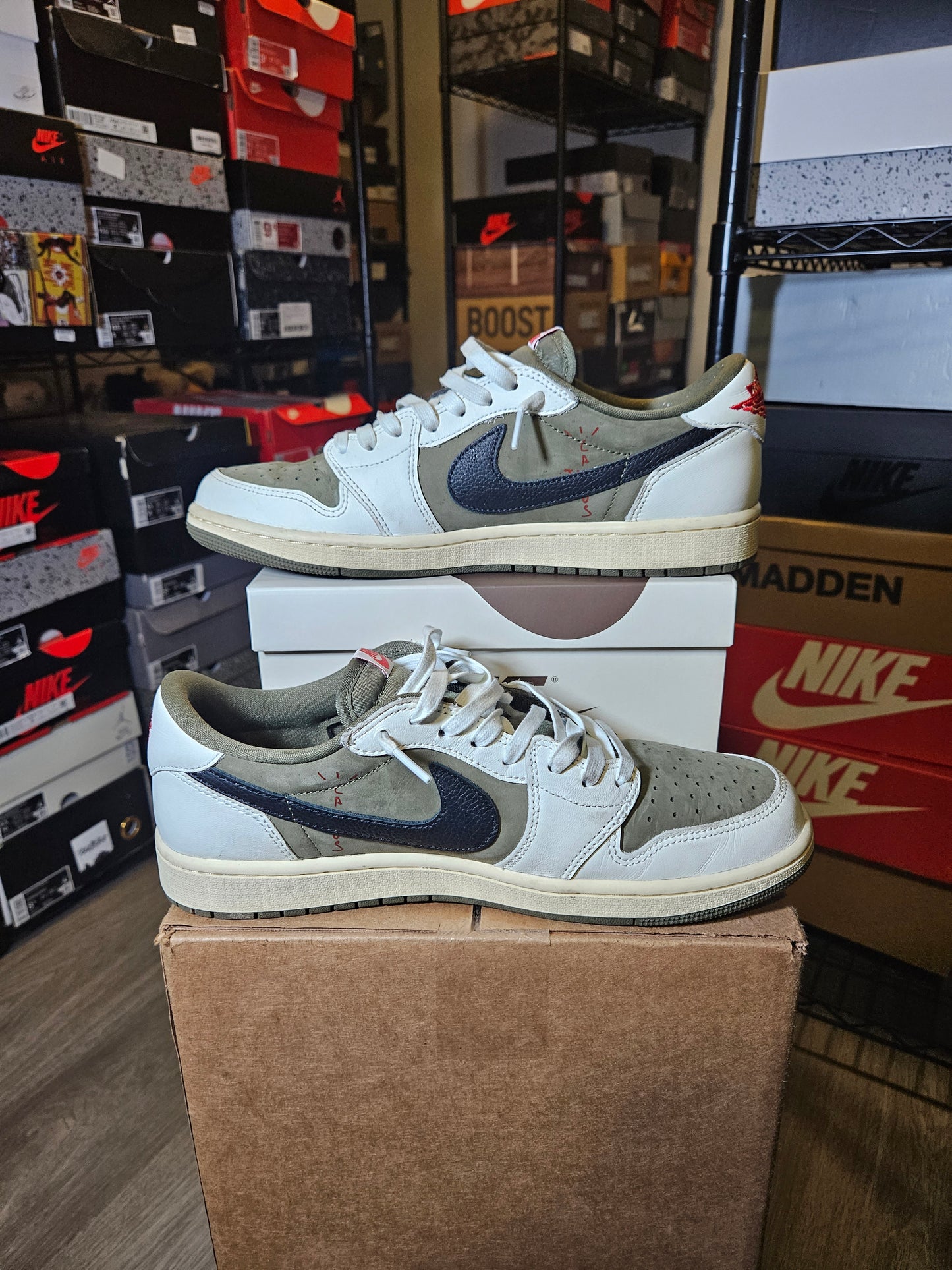 Size 10.5 - Travis Scott x AJ 1 Retro OG SP Low Reverse Olive /...