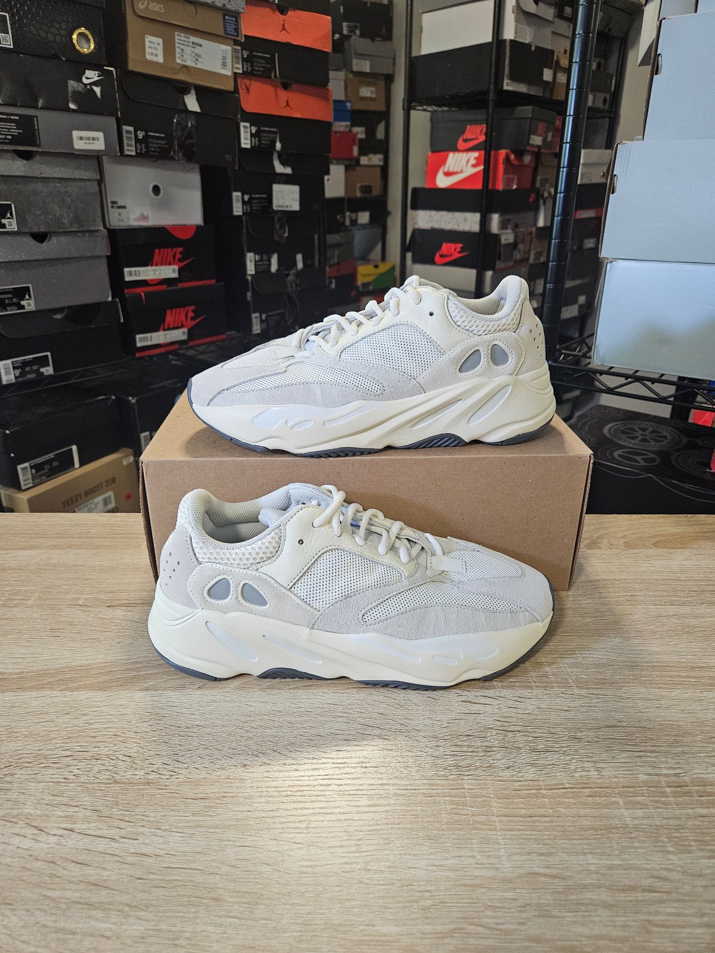 Size 10 - YZY 700 Low Analog