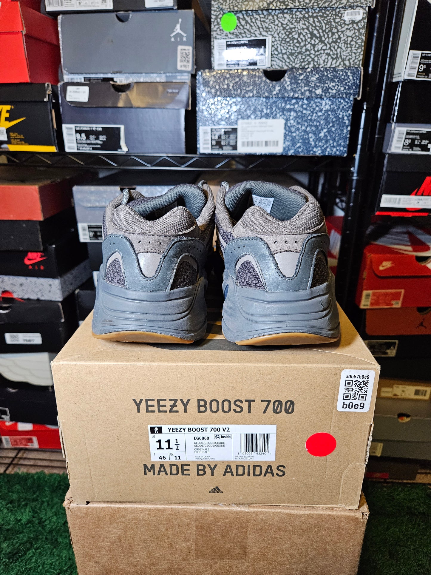 Size 11.5 - YZY 700 V2 Geode