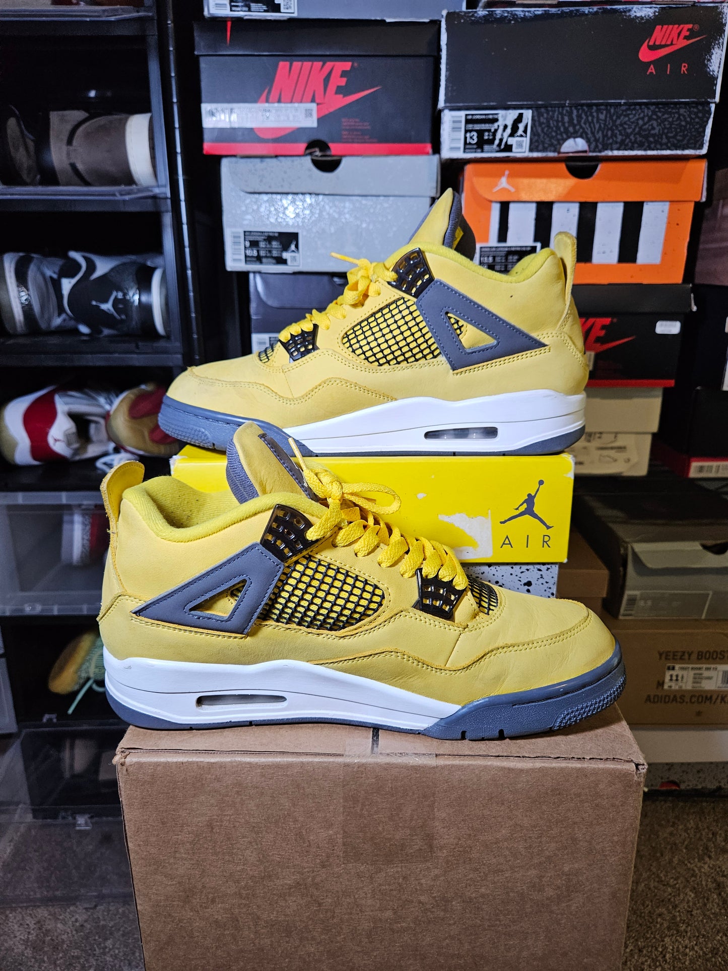 Size 10.5 - AJ 4 Retro Mid Lightning