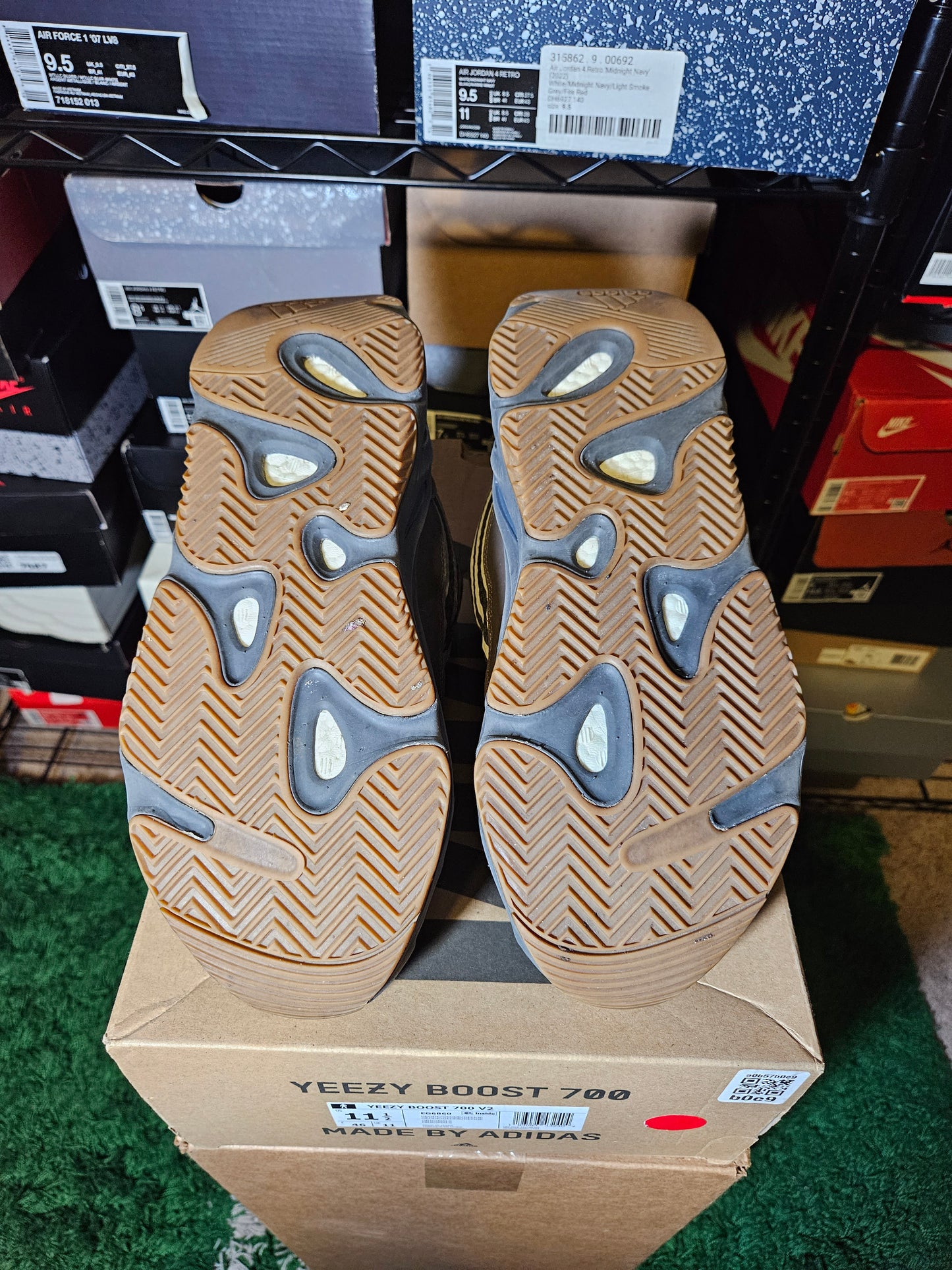 Size 11.5 - YZY 700 V2 Geode