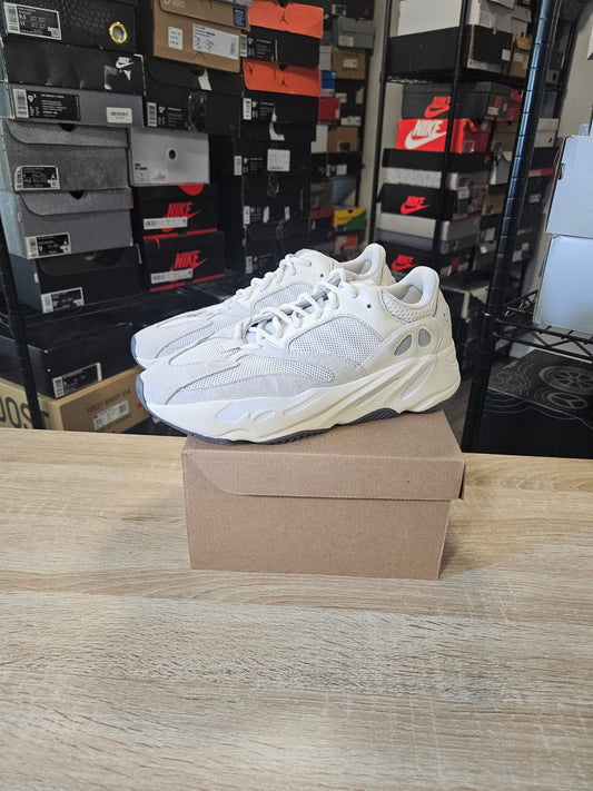 Size 10 - YZY 700 Low Analog