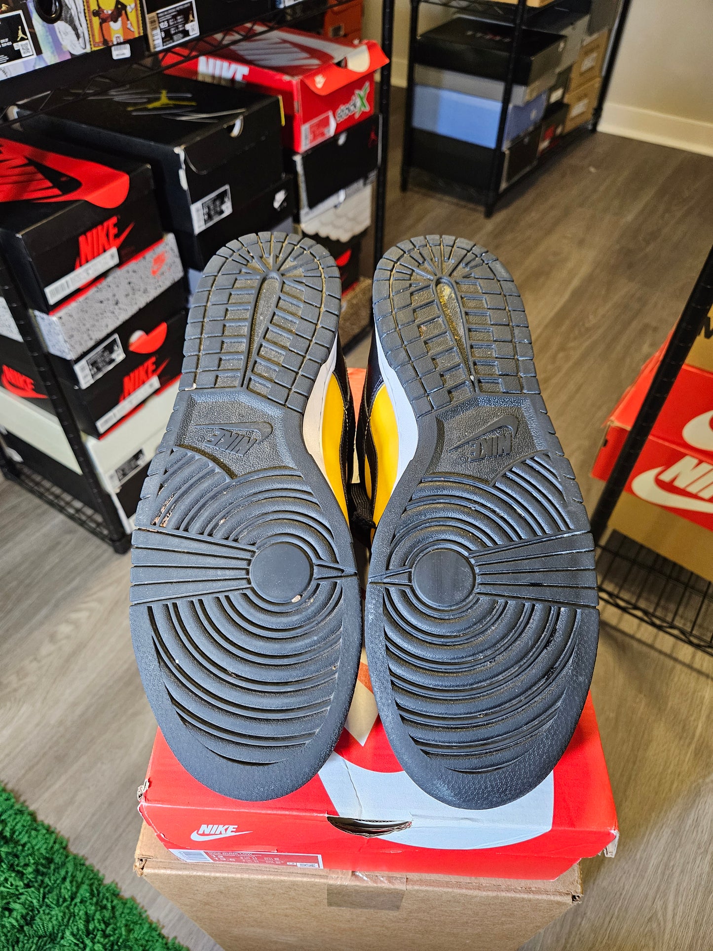 Size 12 - Dunk Low Reverse Goldenrod de