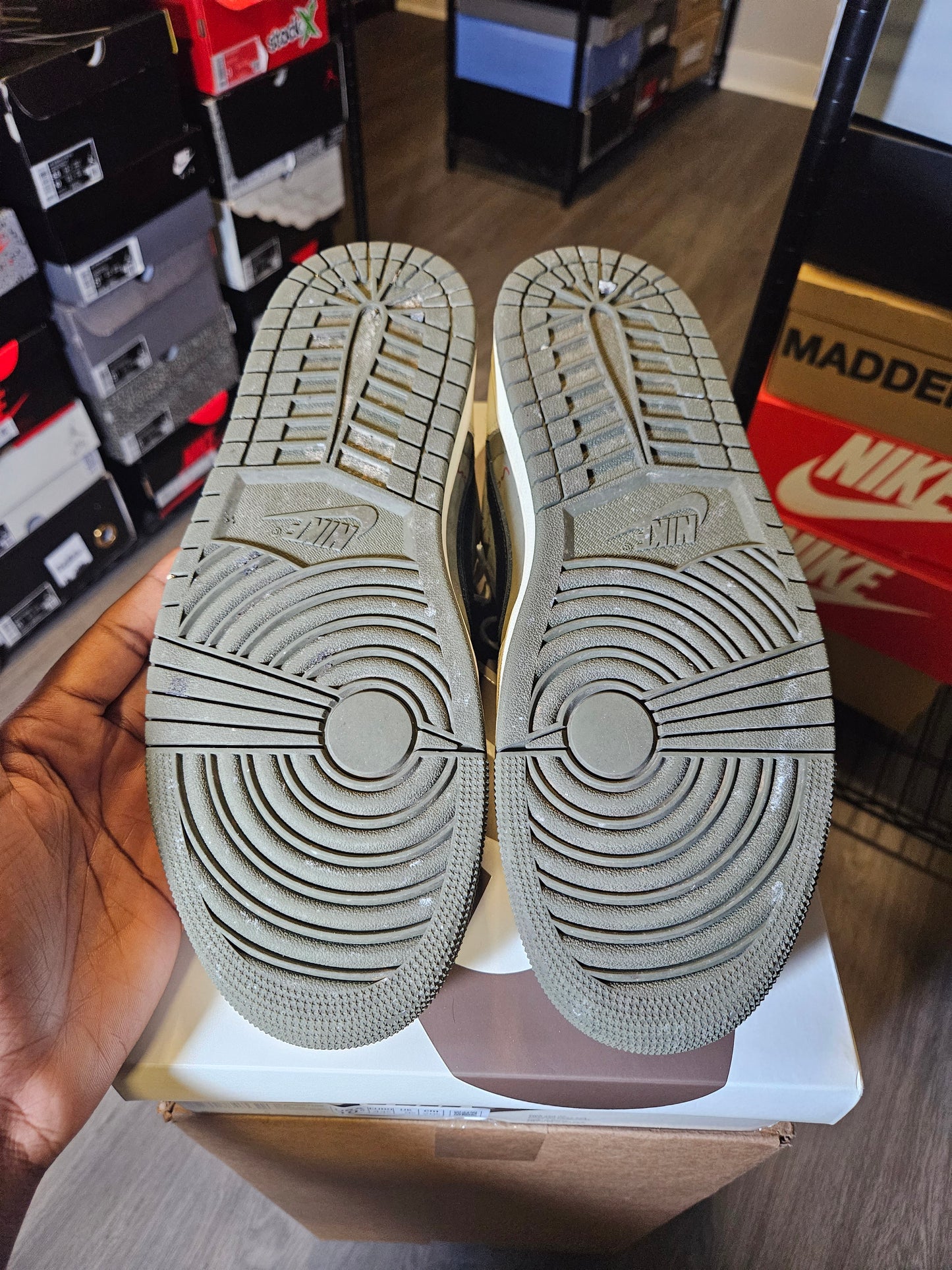Size 10.5 - Travis Scott x AJ 1 Retro OG SP Low Reverse Olive /...