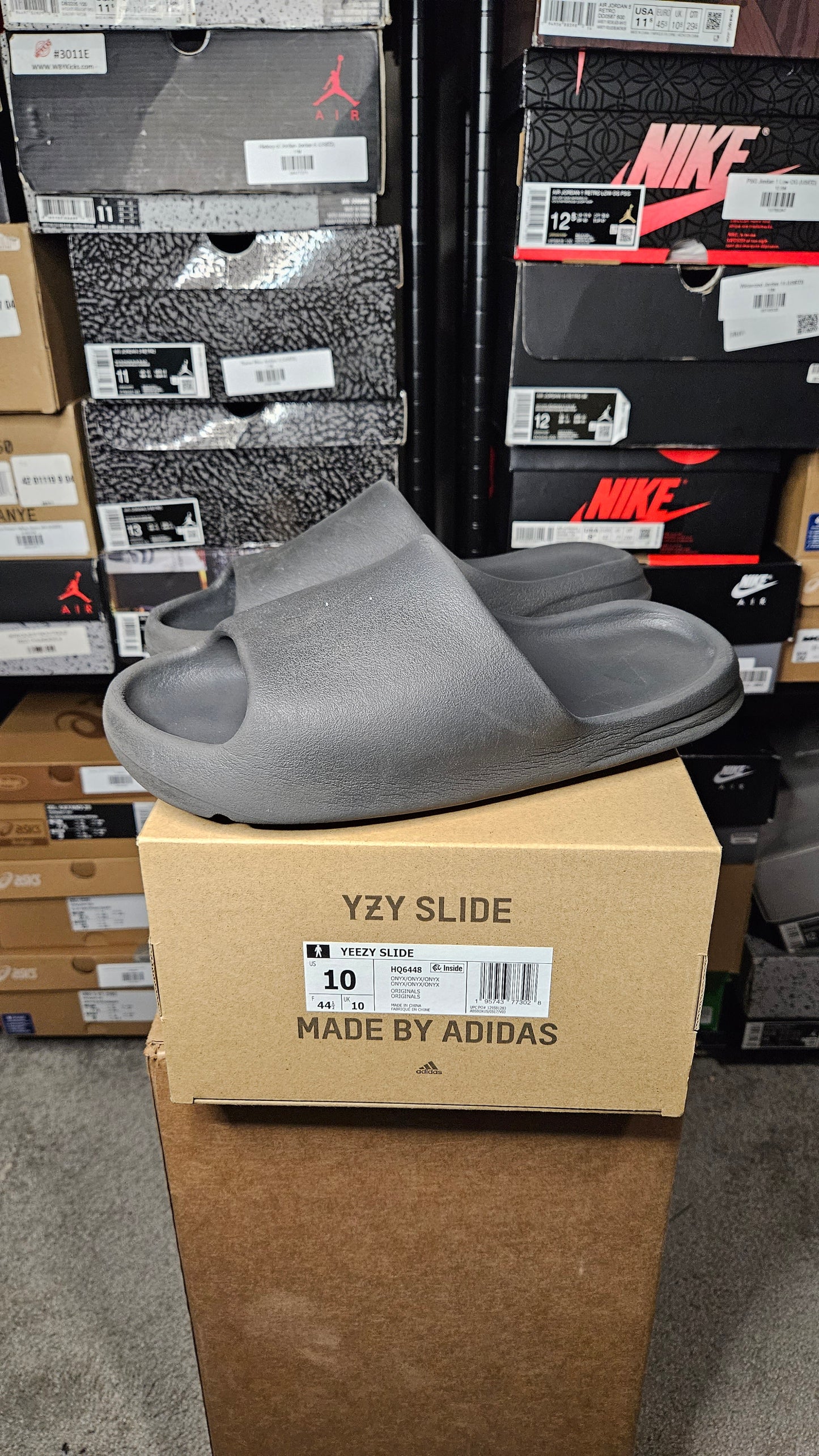 Size 10 - adidas Yeezy Slide Onyx