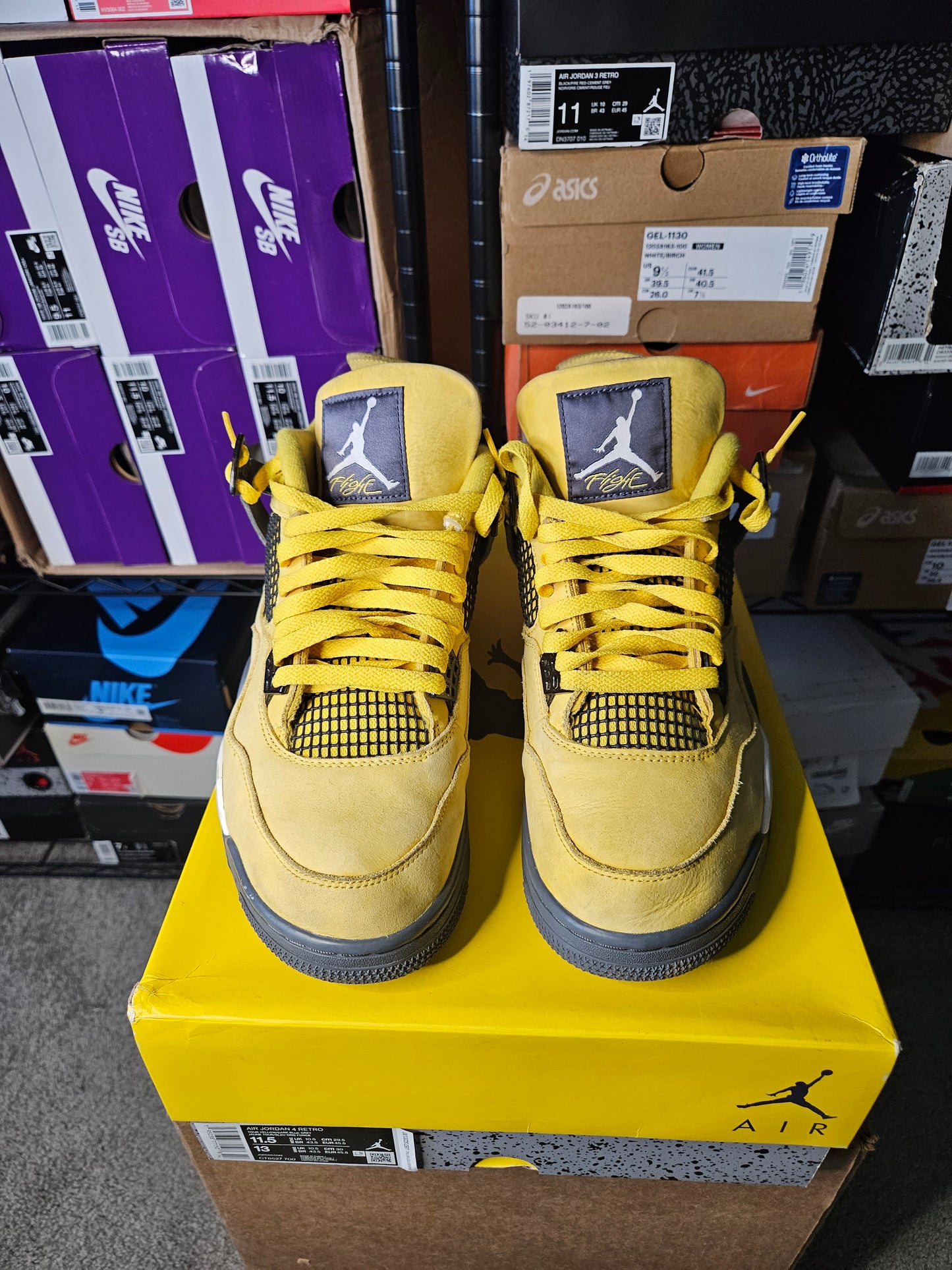 Size 11.5 - AJ 4 Retro Mid Lightning