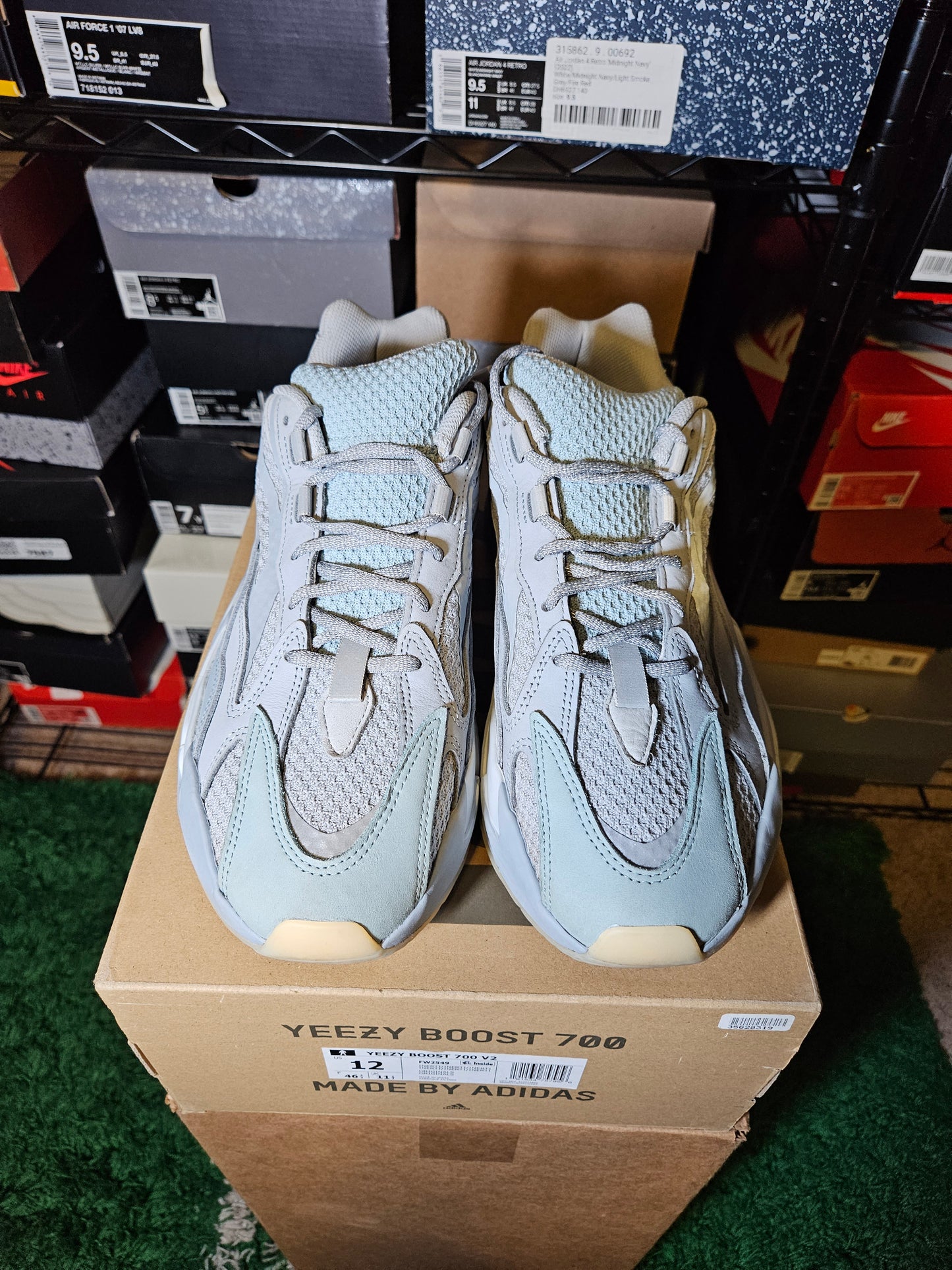 Size 12 - YZY 700 V2 Inertia
