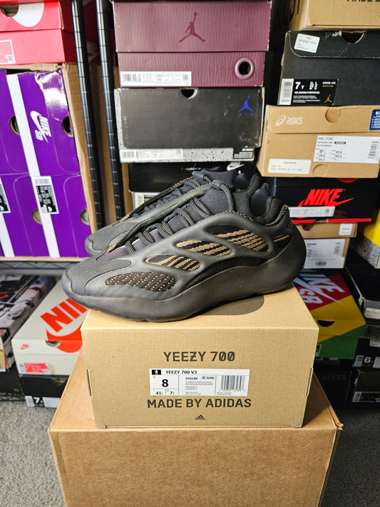 Size 8 - YZY 700 V3 Clay Brown