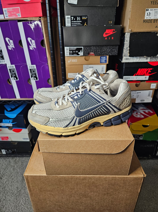 Size 8 - Air Zoom Vomero 5 Since 72