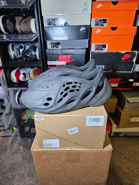 Size 10 - YZY Foam Runner Onyx