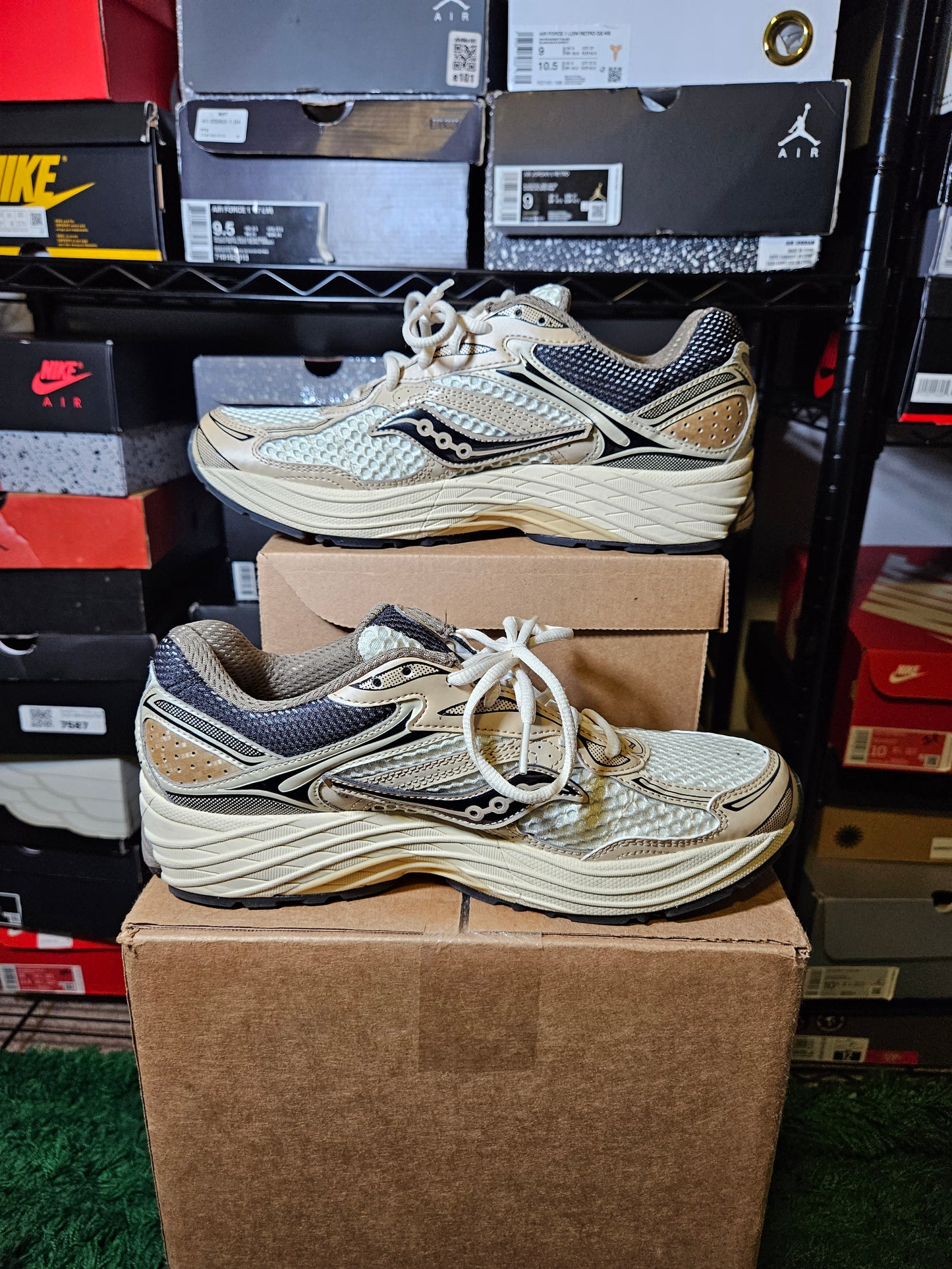 Size 9 - Saucony OG ProGrid Omni 9 Gold