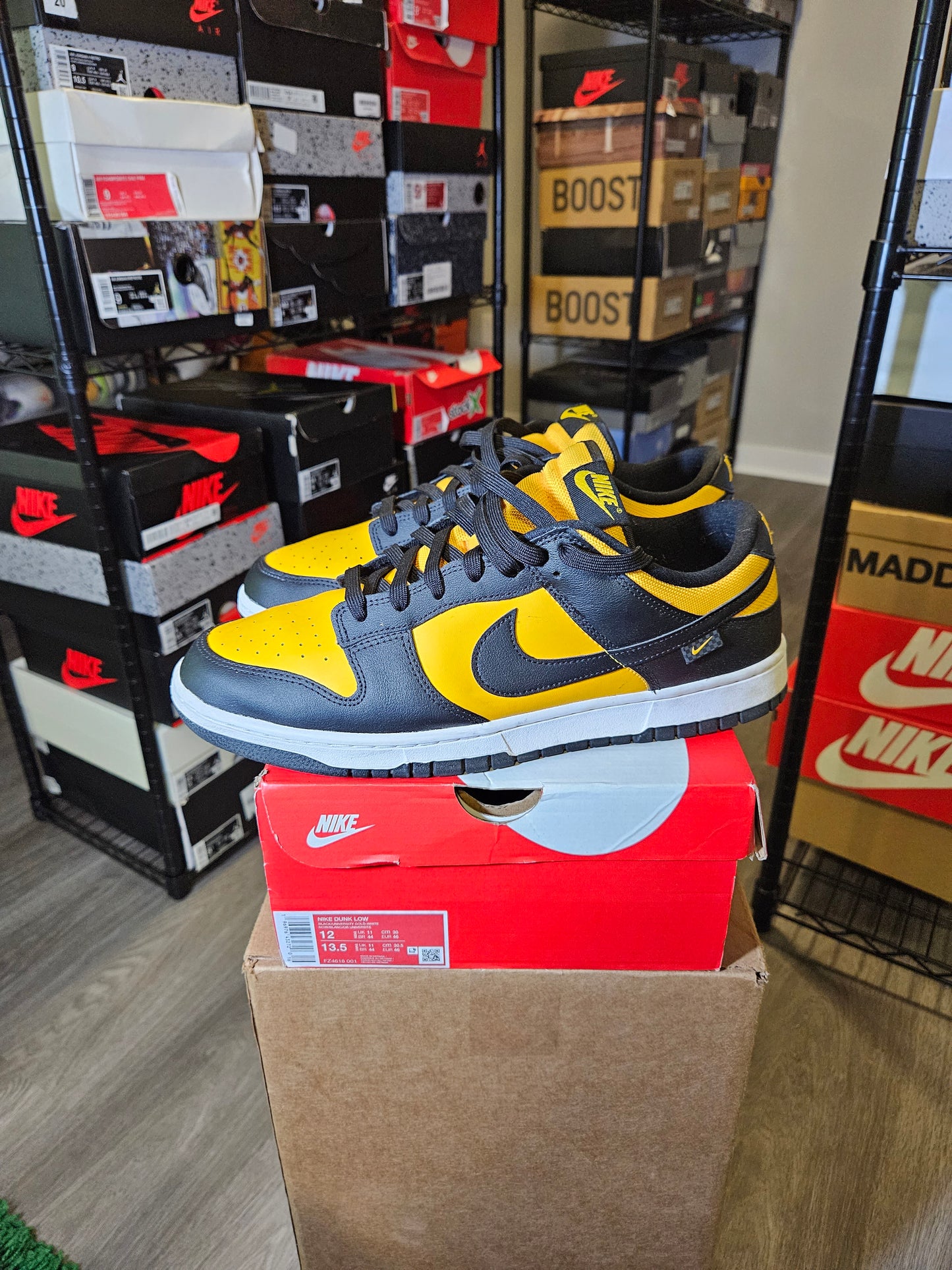 Size 12 - Dunk Low Reverse Goldenrod de