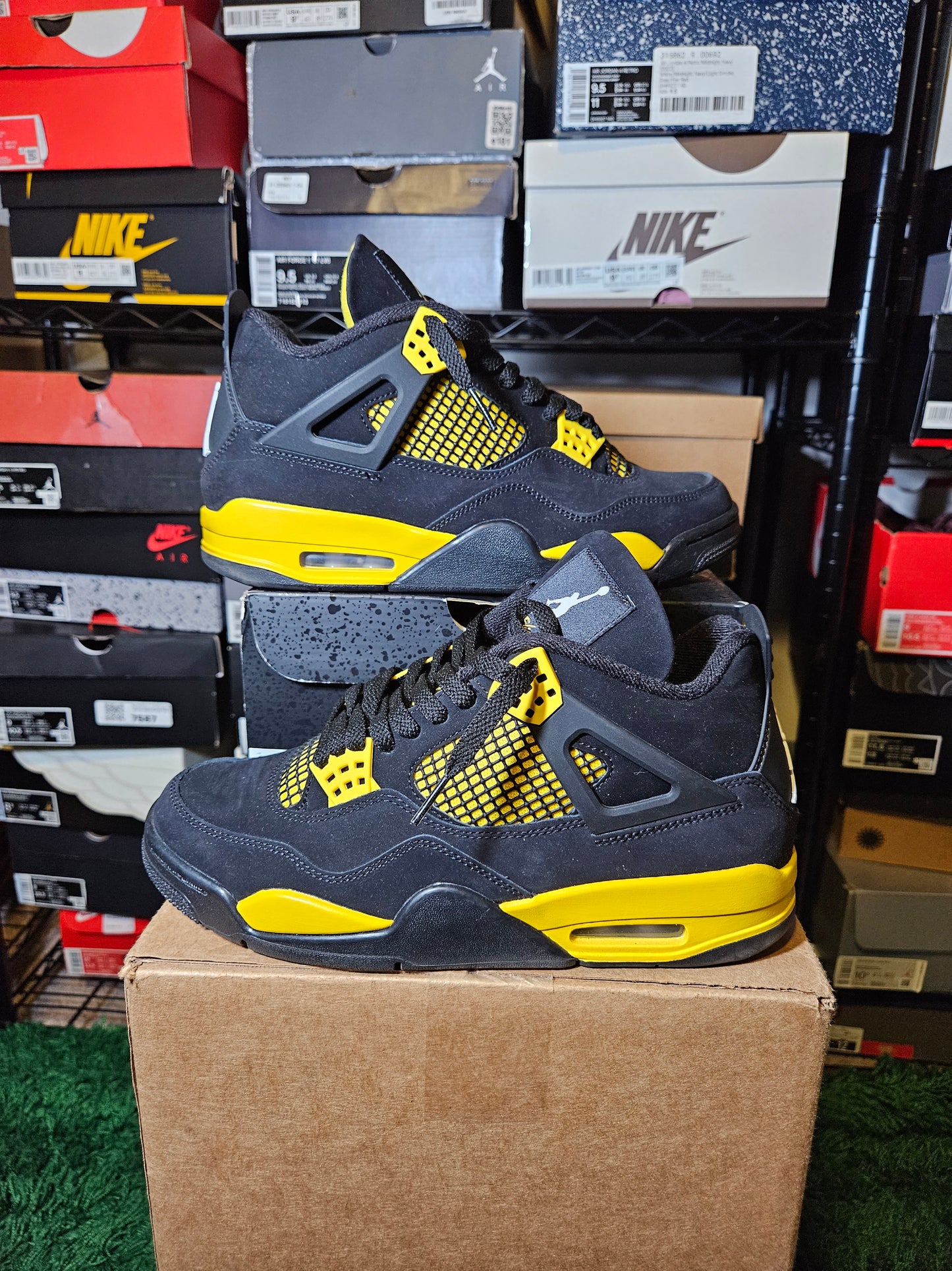 Size 8.5 - AJ 4 Retro Mid Thunder