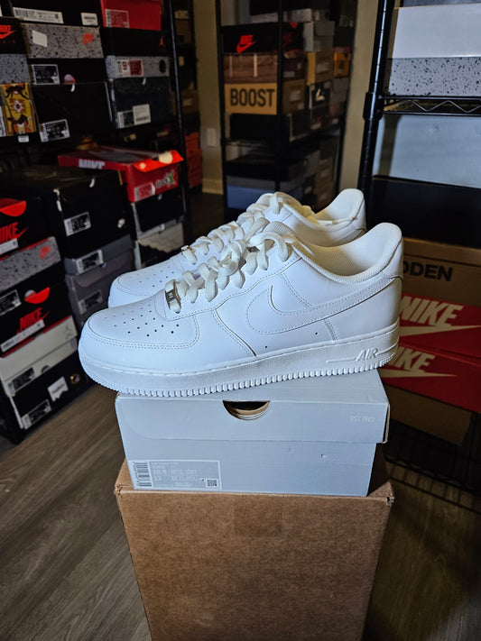 Size 10.5 - Air Force 1 '07 Low Triple White