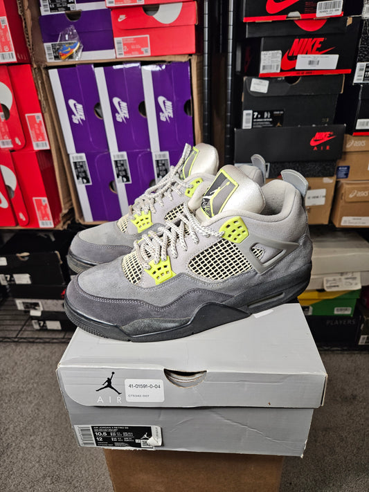 Size 10.5 - AJ 4 Retro SE Mid Neon 95
