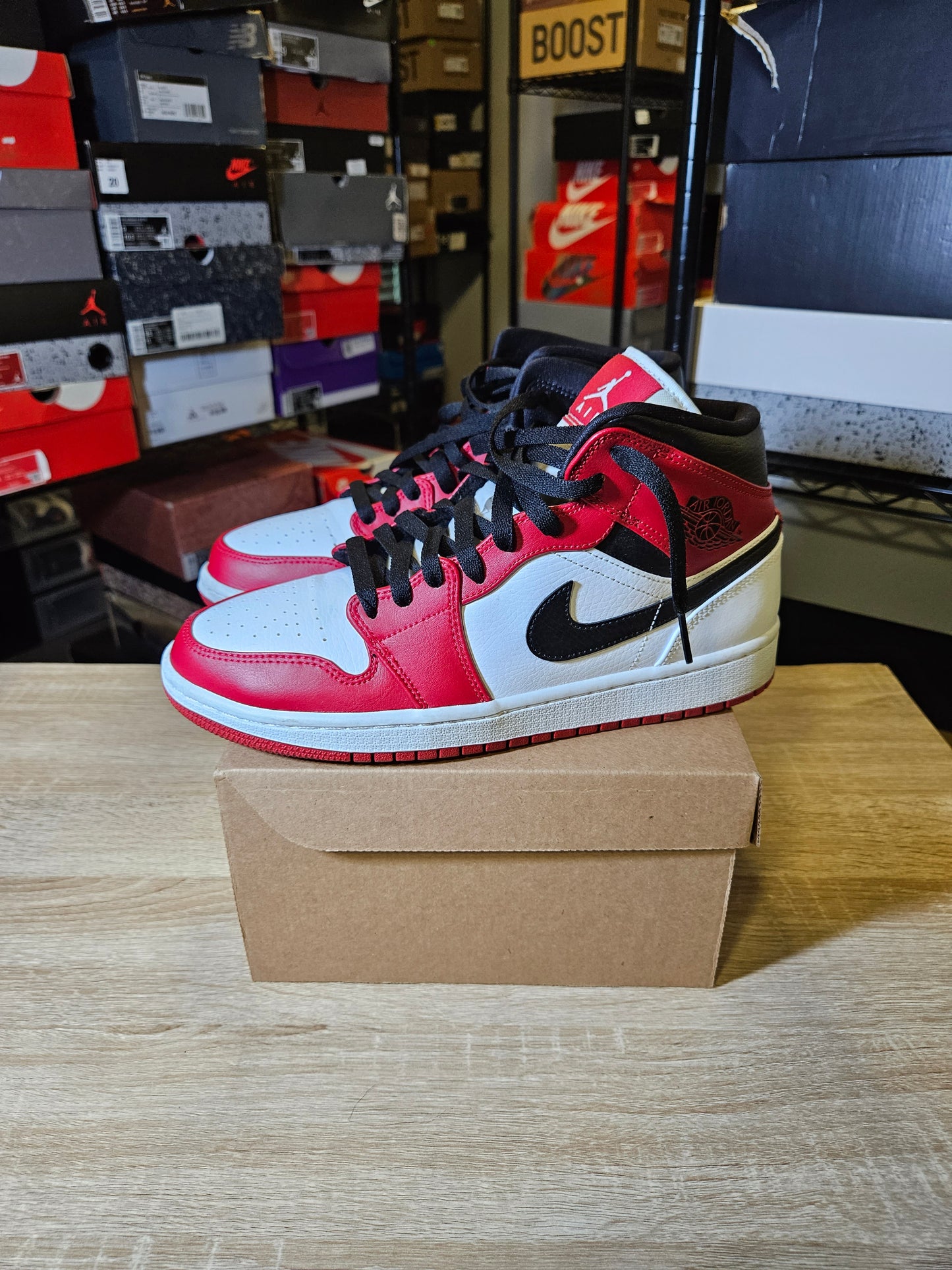 Size 9 - AJ 1 Mid Chicago