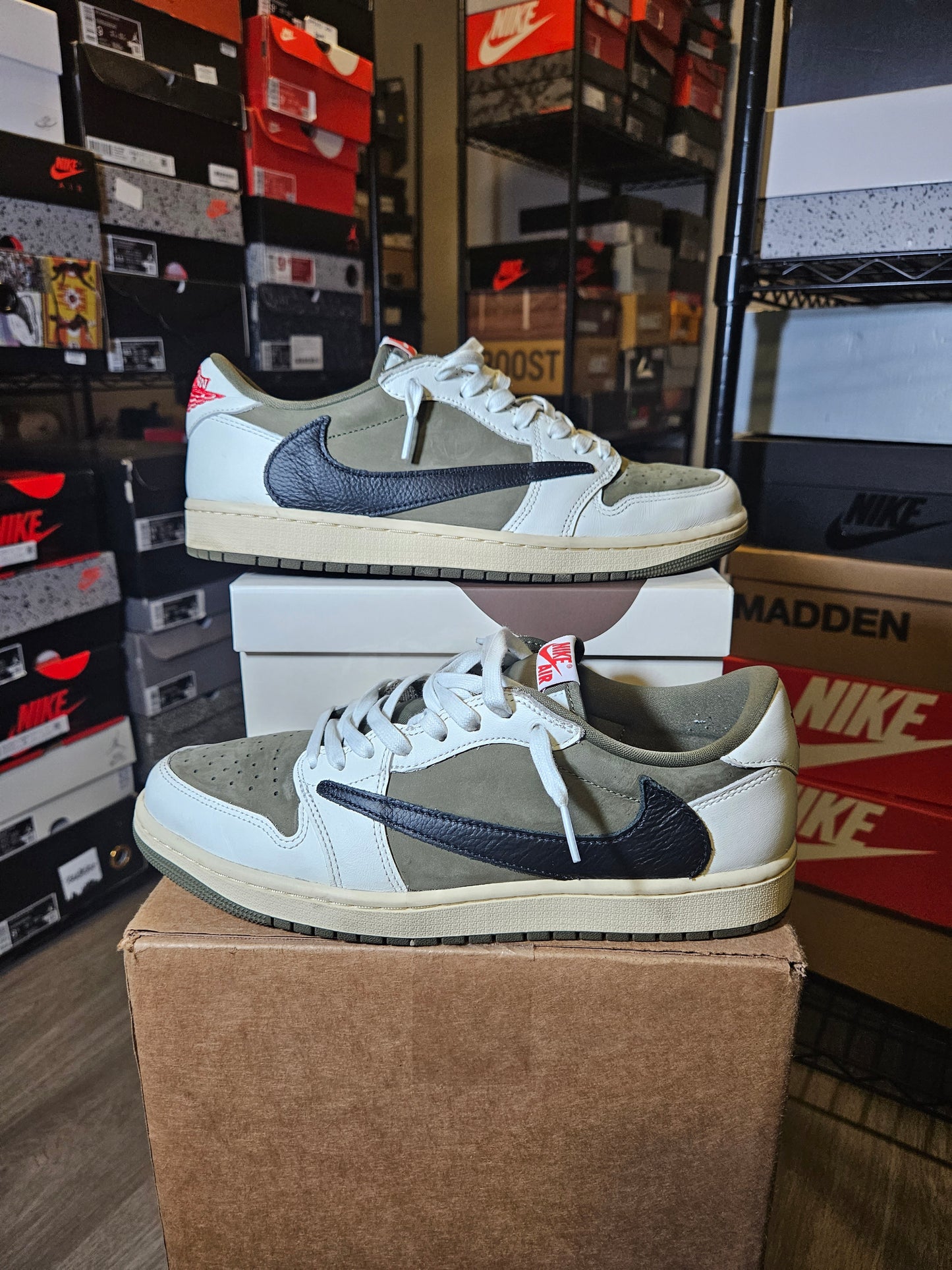 Size 10.5 - Travis Scott x AJ 1 Retro OG SP Low Reverse Olive /...