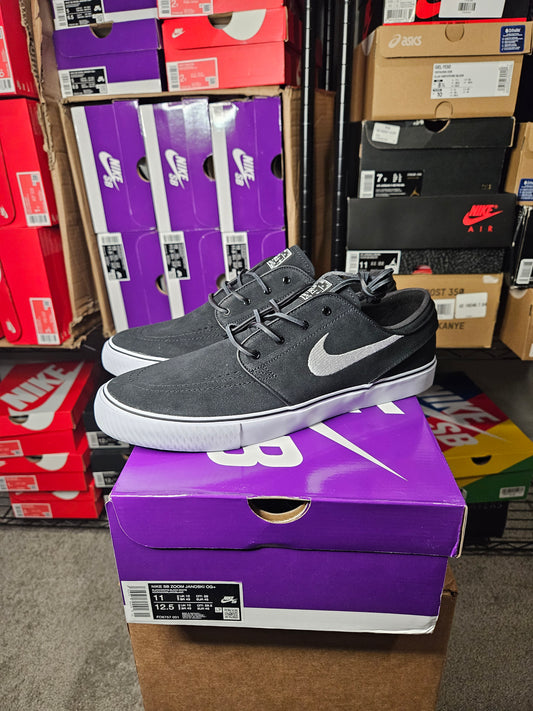 Sizes 5/9.5/10/11 - Zoom Stefan Janoski+ SB Black White
