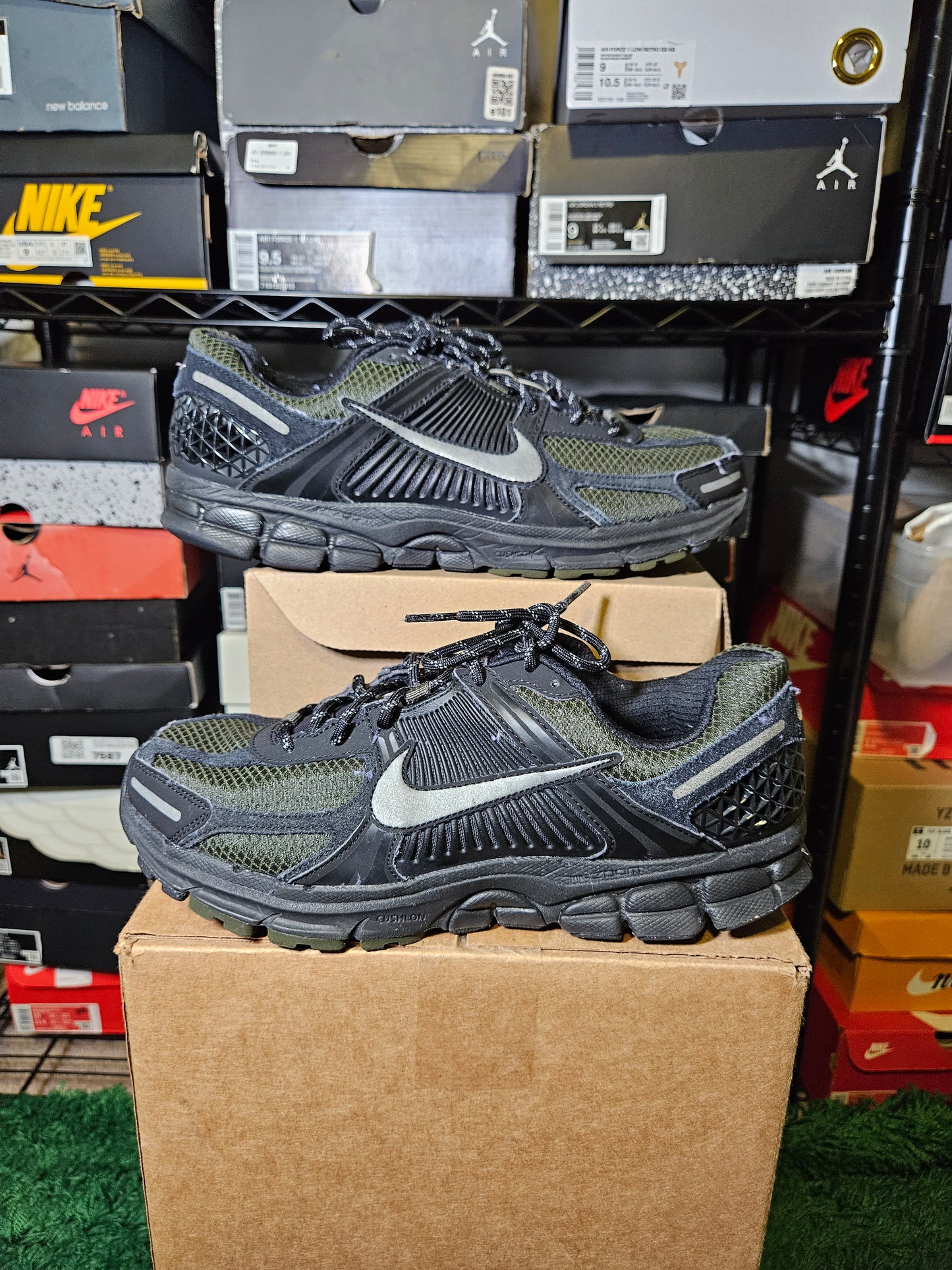 Size 10.5 - Air Zoom Vomero 5 Black Sequoia