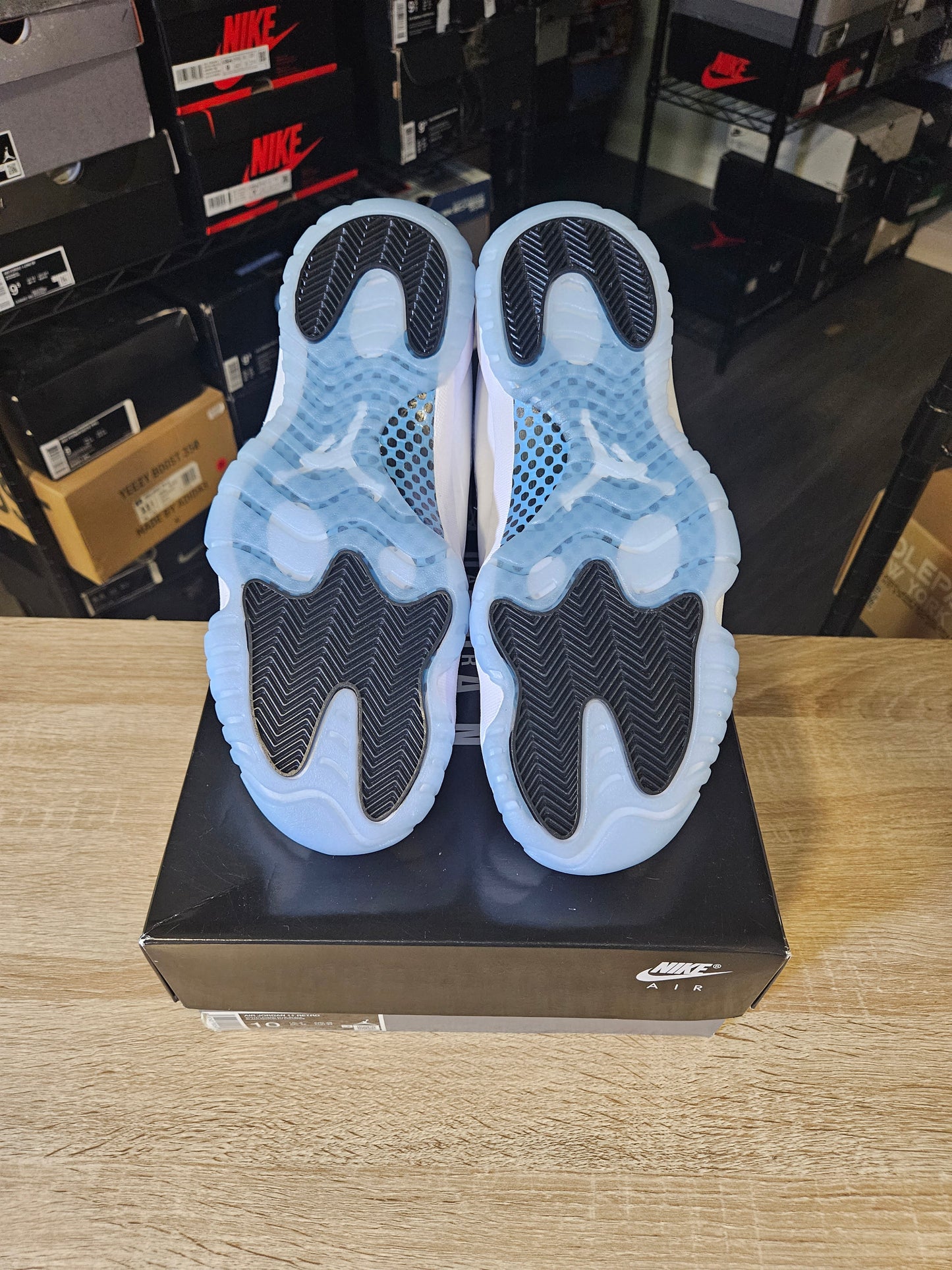 Size 10 - AJ 11 Retro 2024 Legend Blue / Columbia