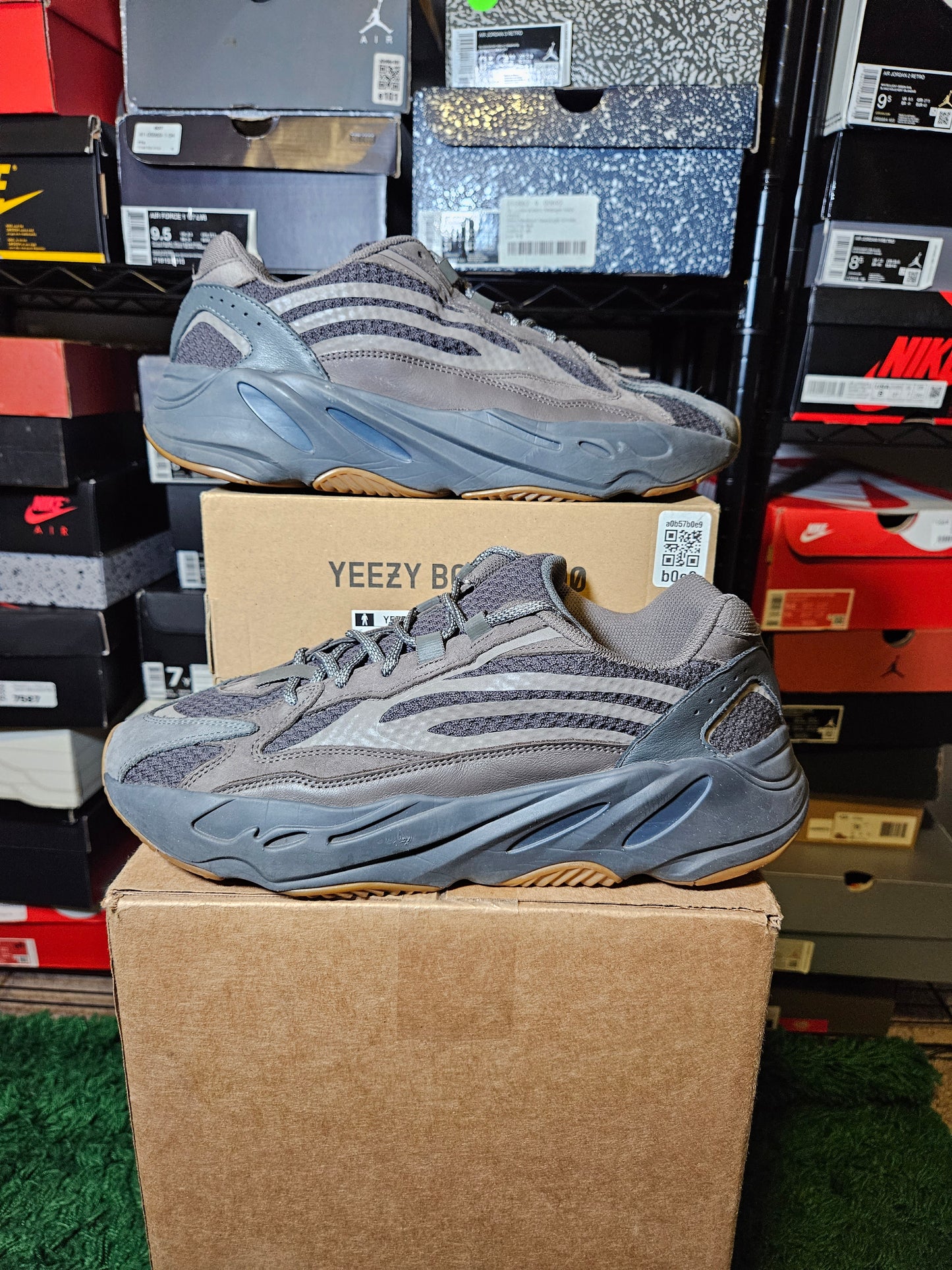 Size 11.5 - YZY 700 V2 Geode