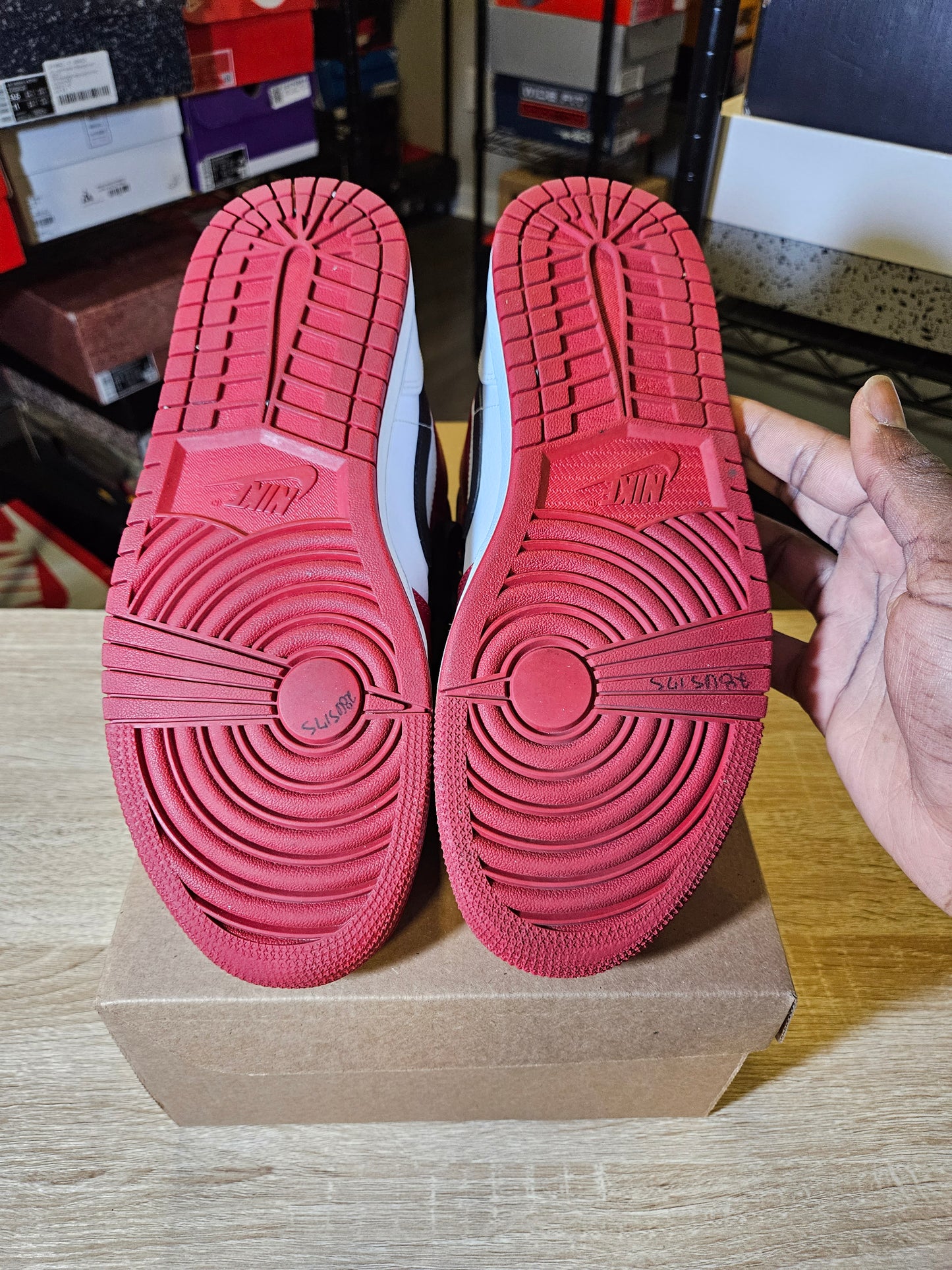 Size 9 - AJ 1 Mid Chicago