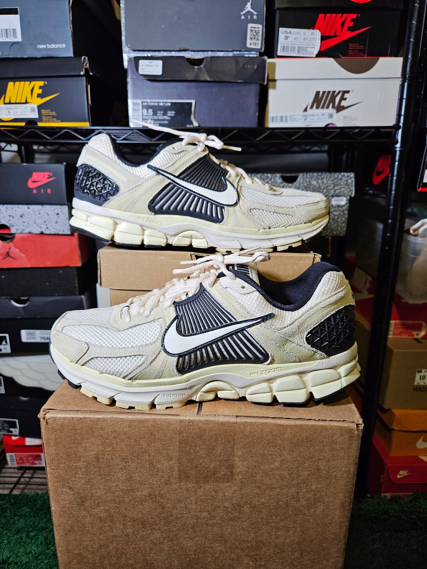 Size 10.5 - Air Zoom Vomero 5 Alabaster Black
