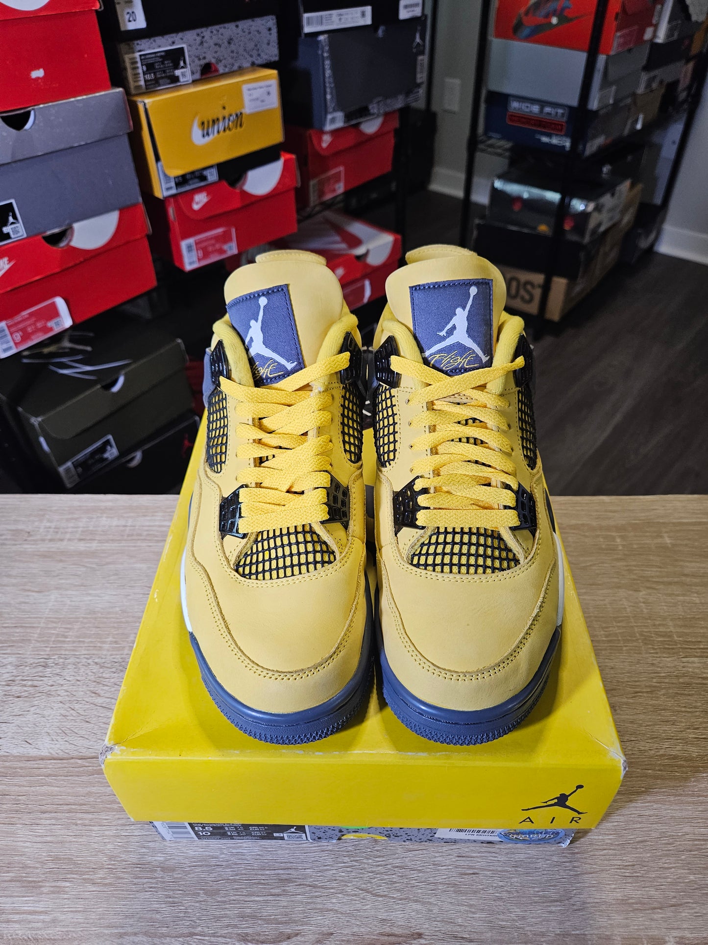 Size 8.5 - AJ 4 Retro Mid Lightning