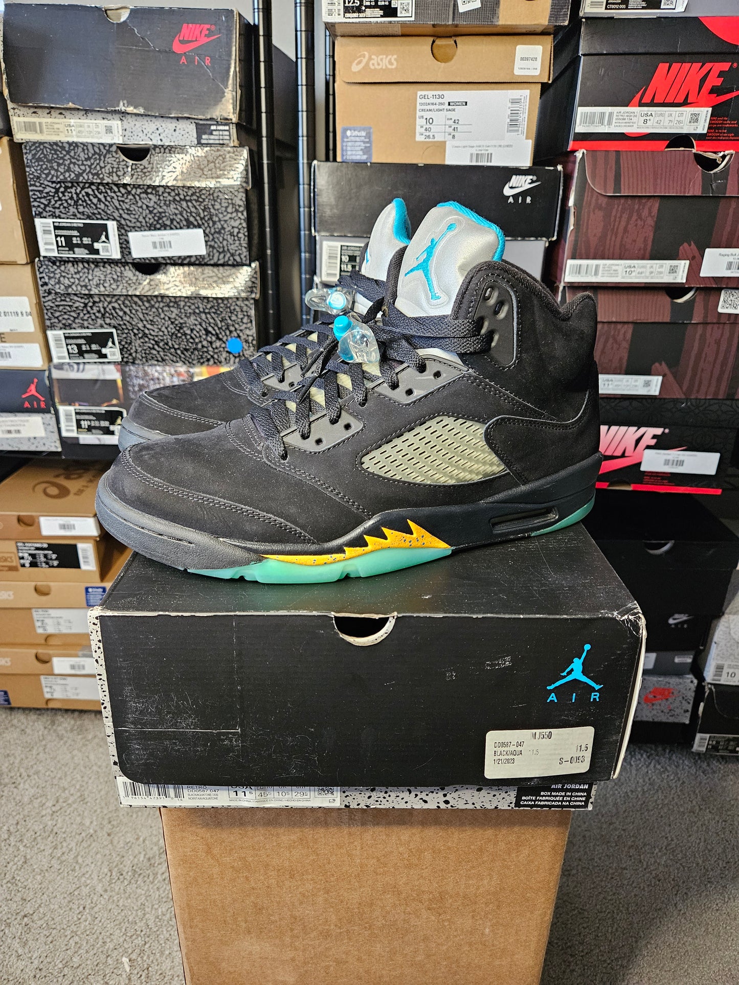 Size 11.5 - AJ 5 Retro Mid Aqua
