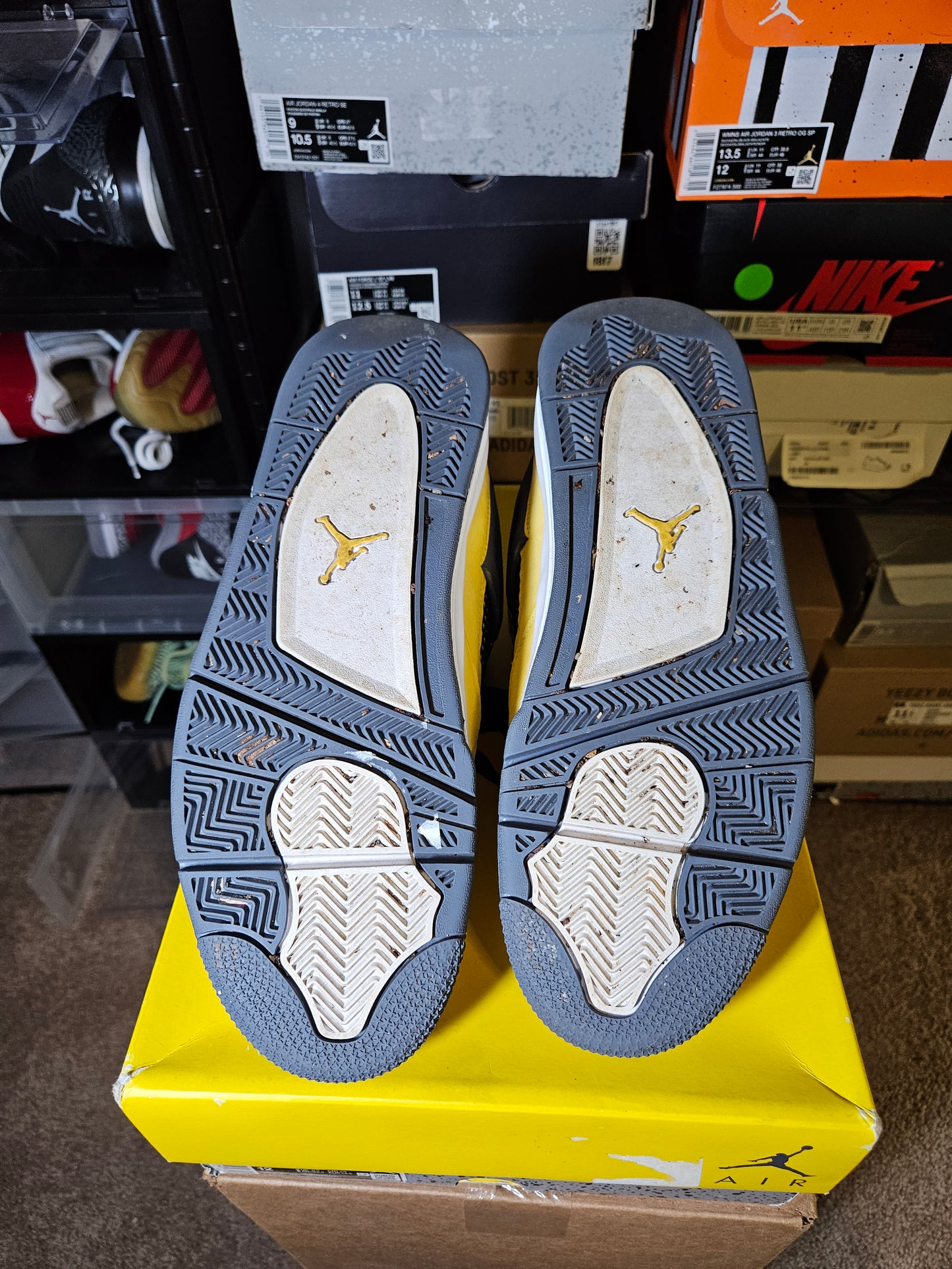 Size 10.5 - AJ 4 Retro Mid Lightning