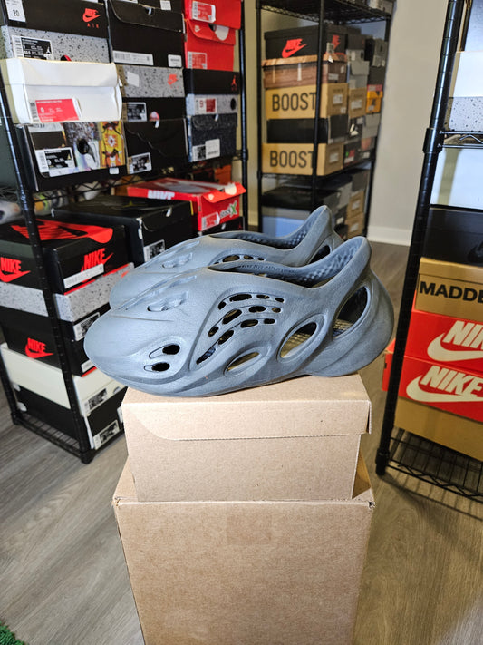 Size 11 - YZY Foam Runner Onyx
