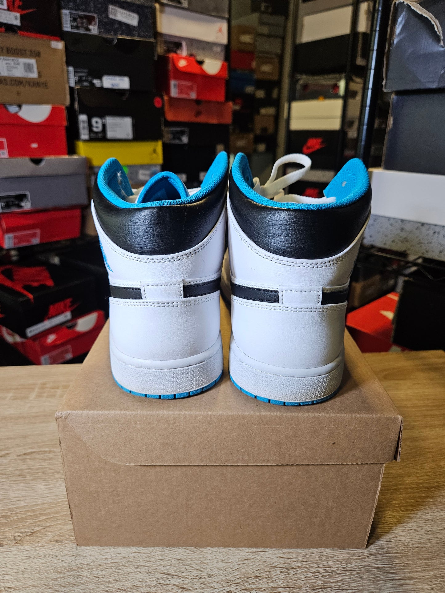 Size 11 - AJ 1 Mid Laser Blue