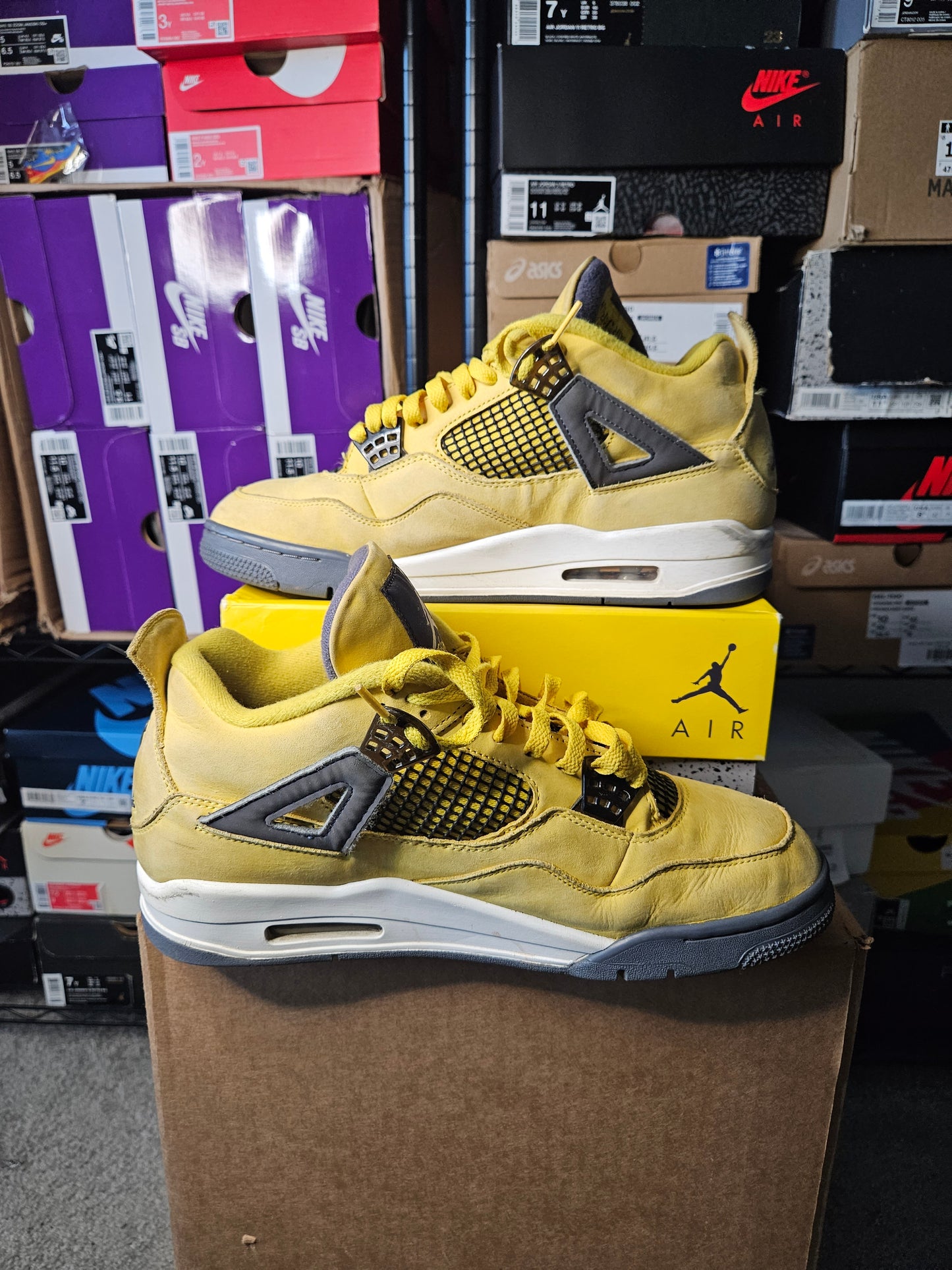 Size 11.5 - AJ 4 Retro Mid Lightning