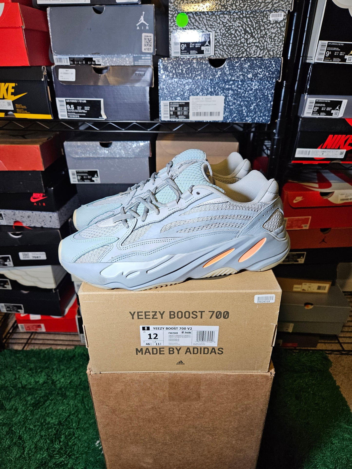 Size 12 - YZY 700 V2 Inertia