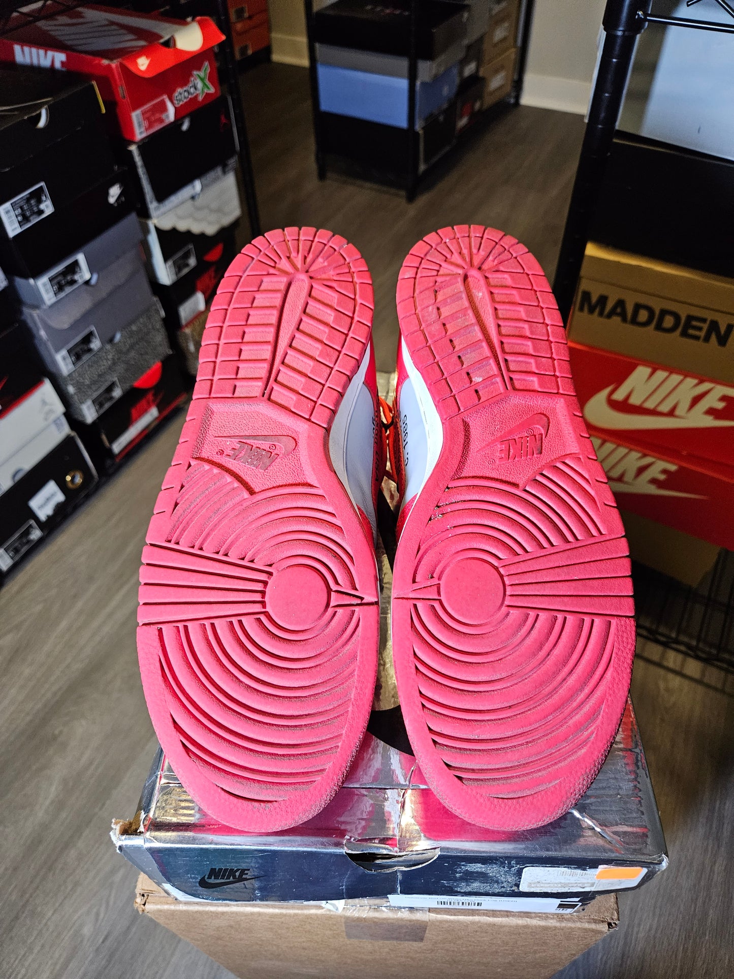 Size 10.5 - Dunk Low x OFF-WHITE University Red 2019