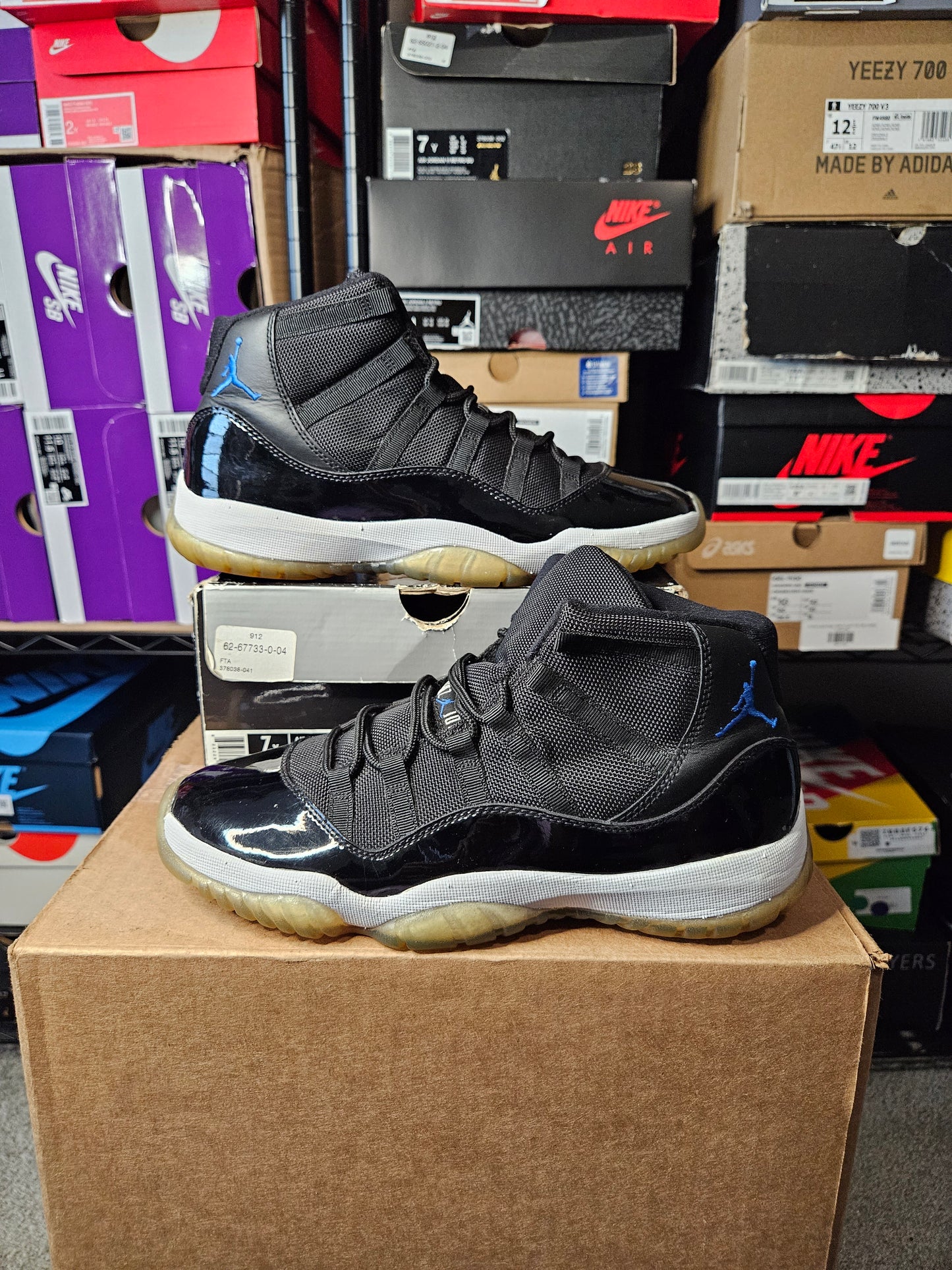 Size 7 - AJ 11 Retro 2009 Space Jam