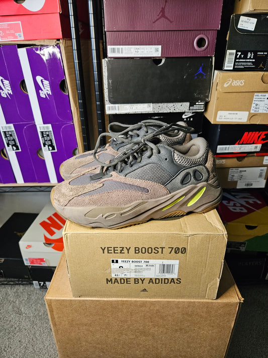 Size 8 - YZY Boost 700 V1 Mauve