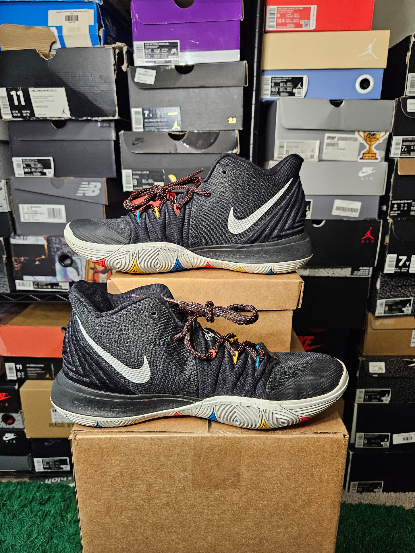 Size 10.5 - Kyrie 5 Friends