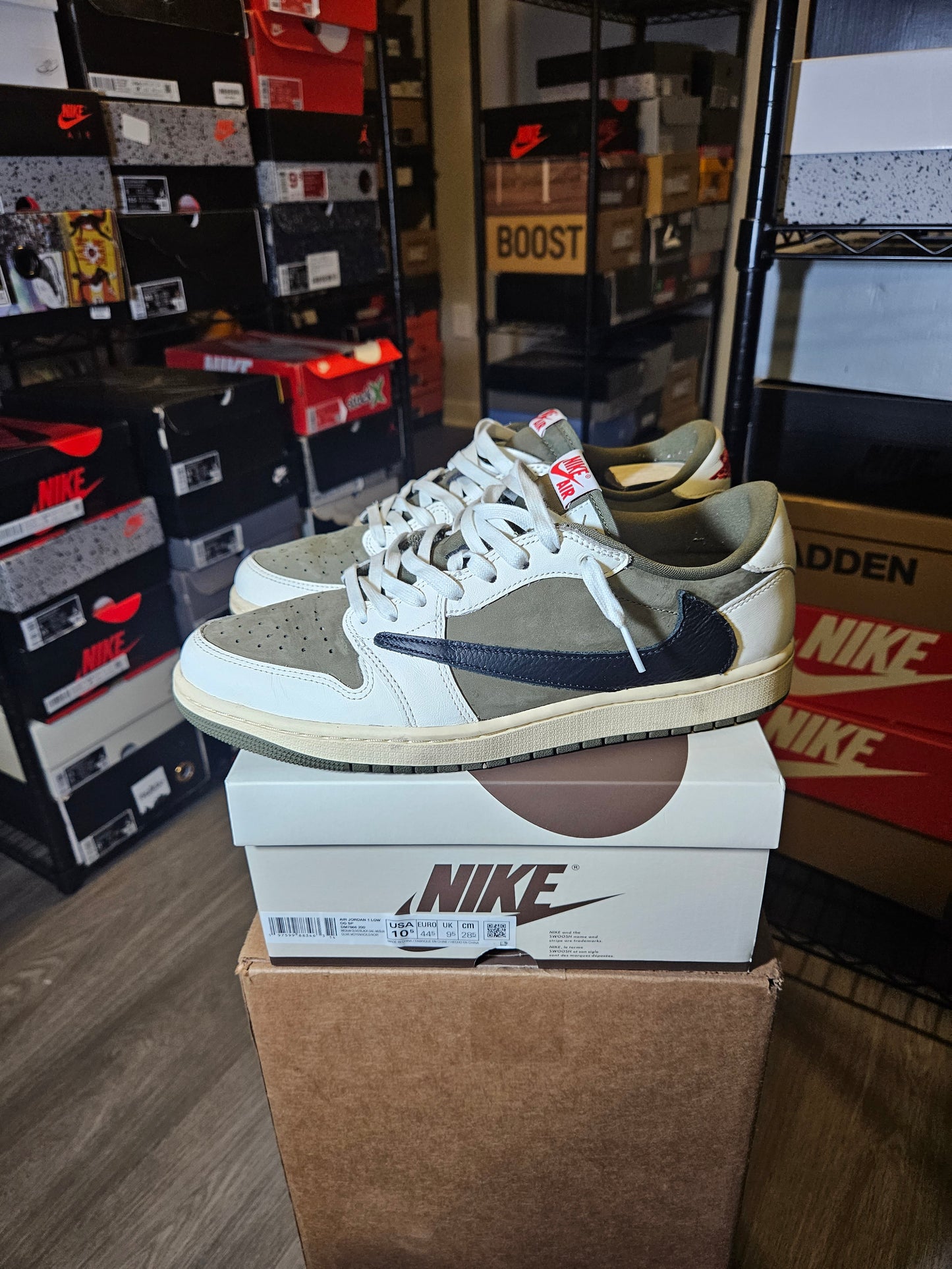Size 10.5 - Travis Scott x AJ 1 Retro OG SP Low Reverse Olive /...
